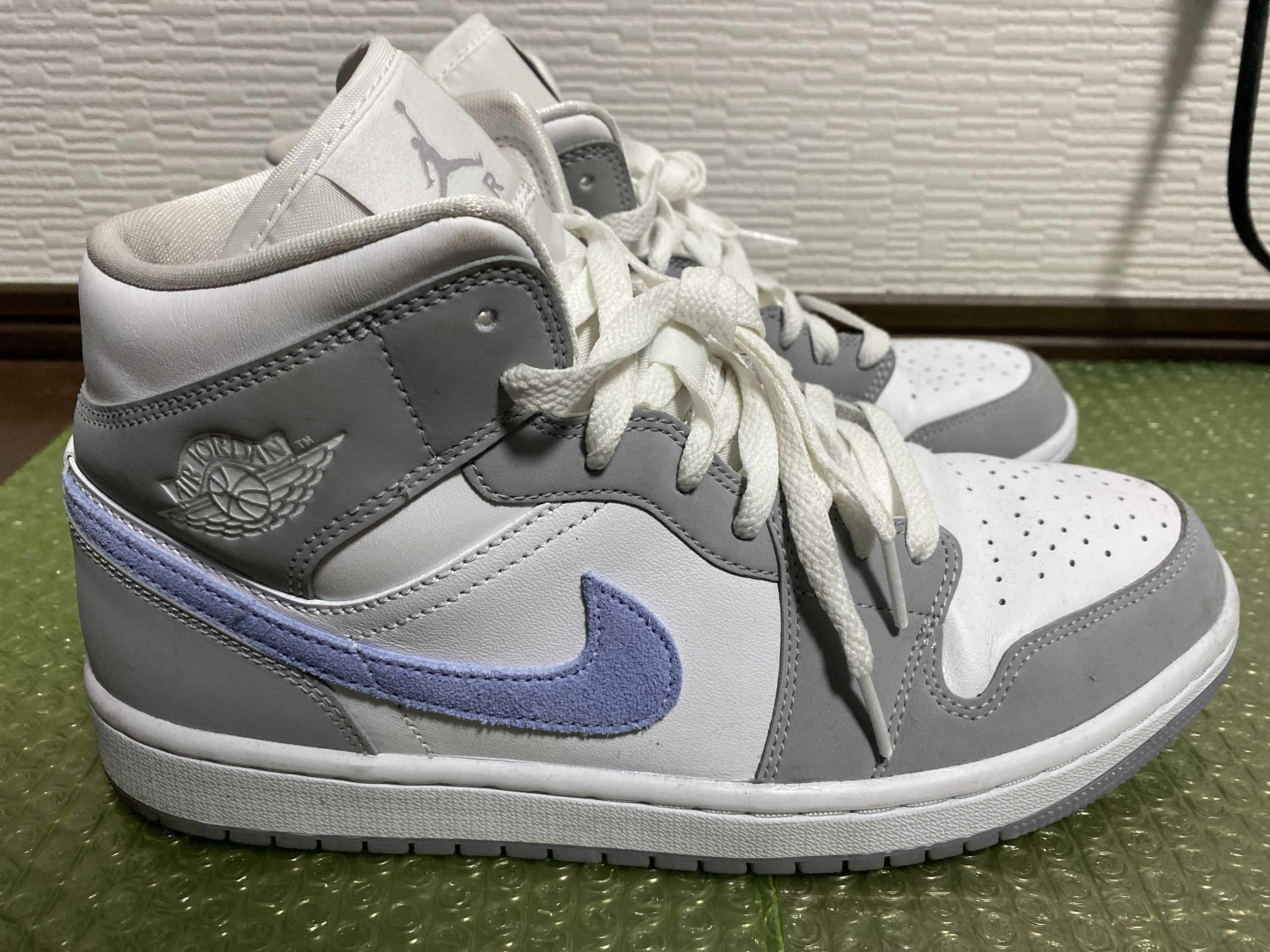 Nike Women's Air Jordan 1 Mid "Wolf Grey"