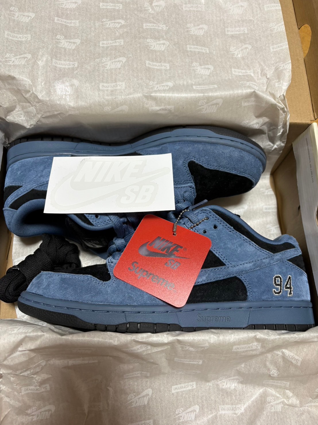 Supreme × Nike SB Dunk Low "Ocean Fog" (North America Exclusive) (25FW Week2)