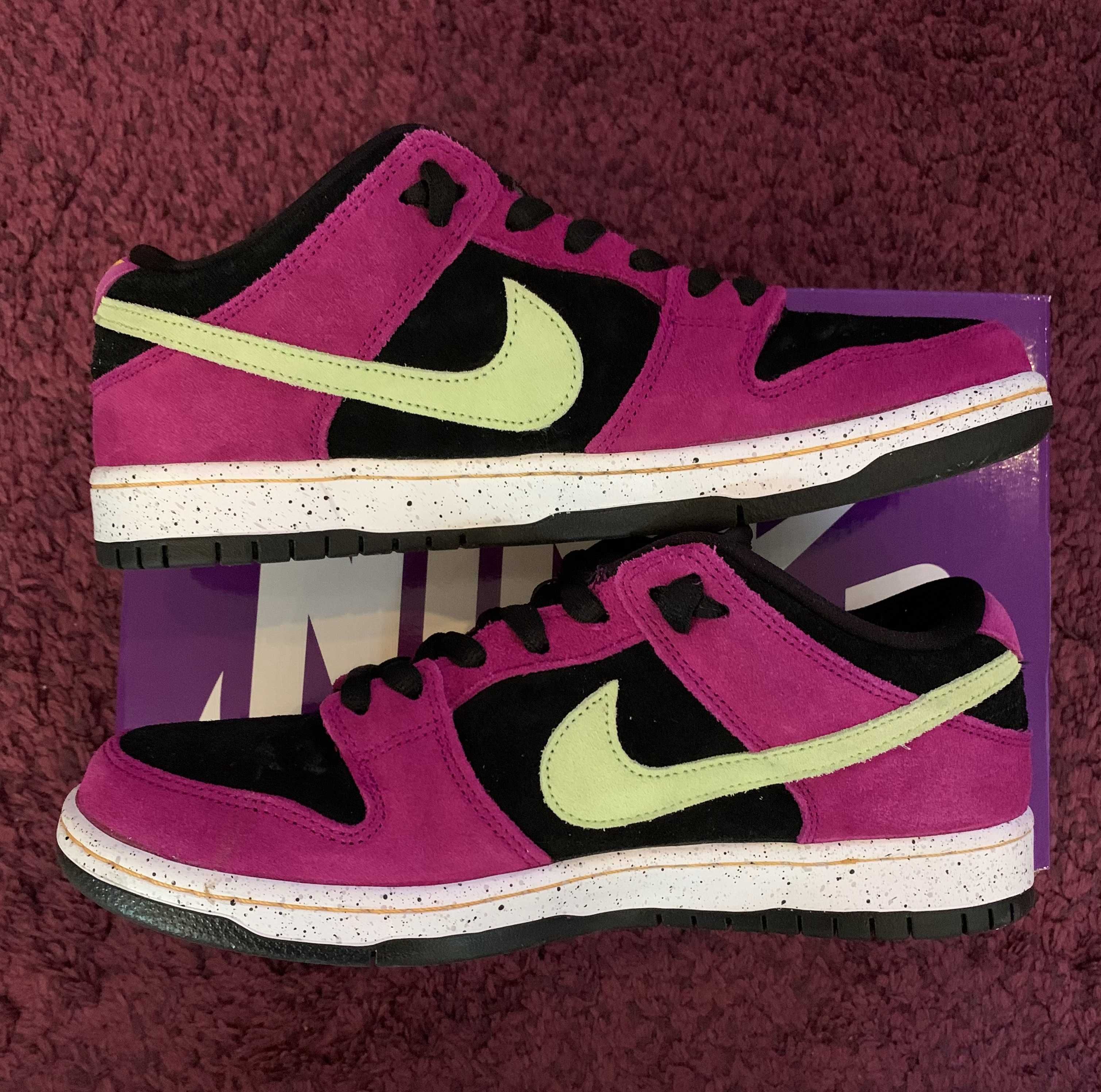 Nike SB Dunk Low "Red Plum"