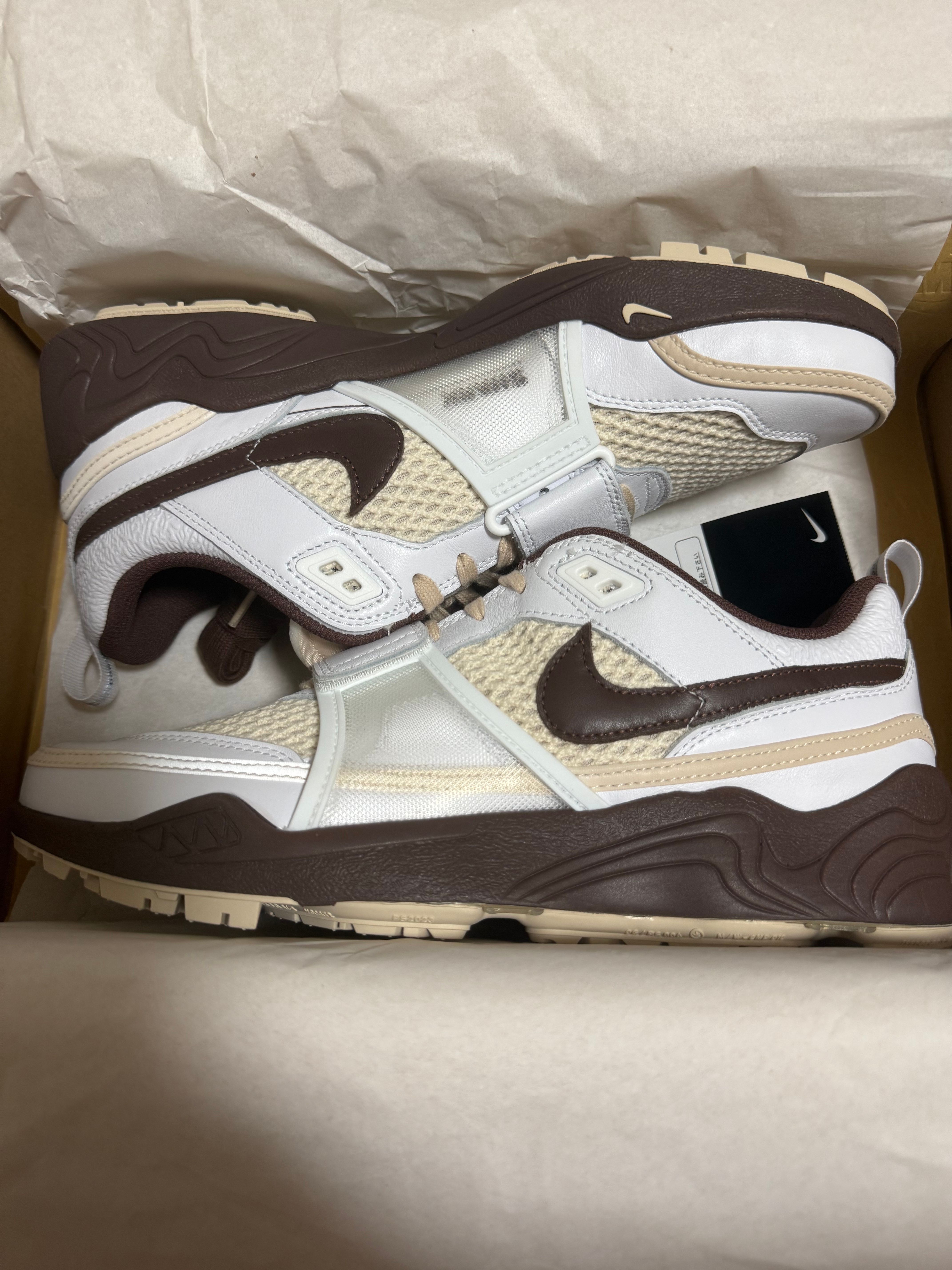 Travis Scott × Nike Zoom Field Jaxx "White and Light Chocolate"