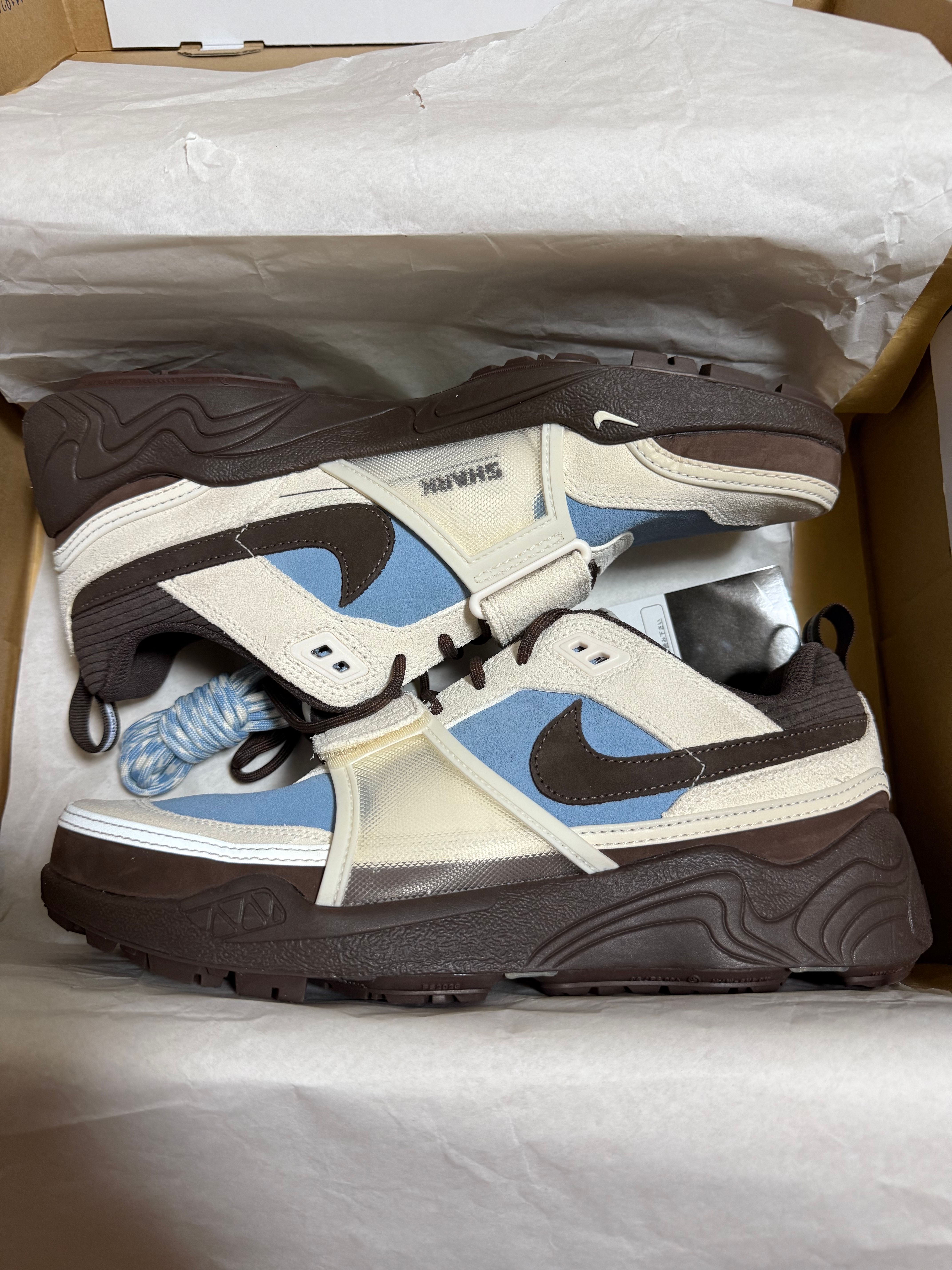 Travis Scott × Nike Zoom Field Jaxx "Pale Ivory and Leche Blue"