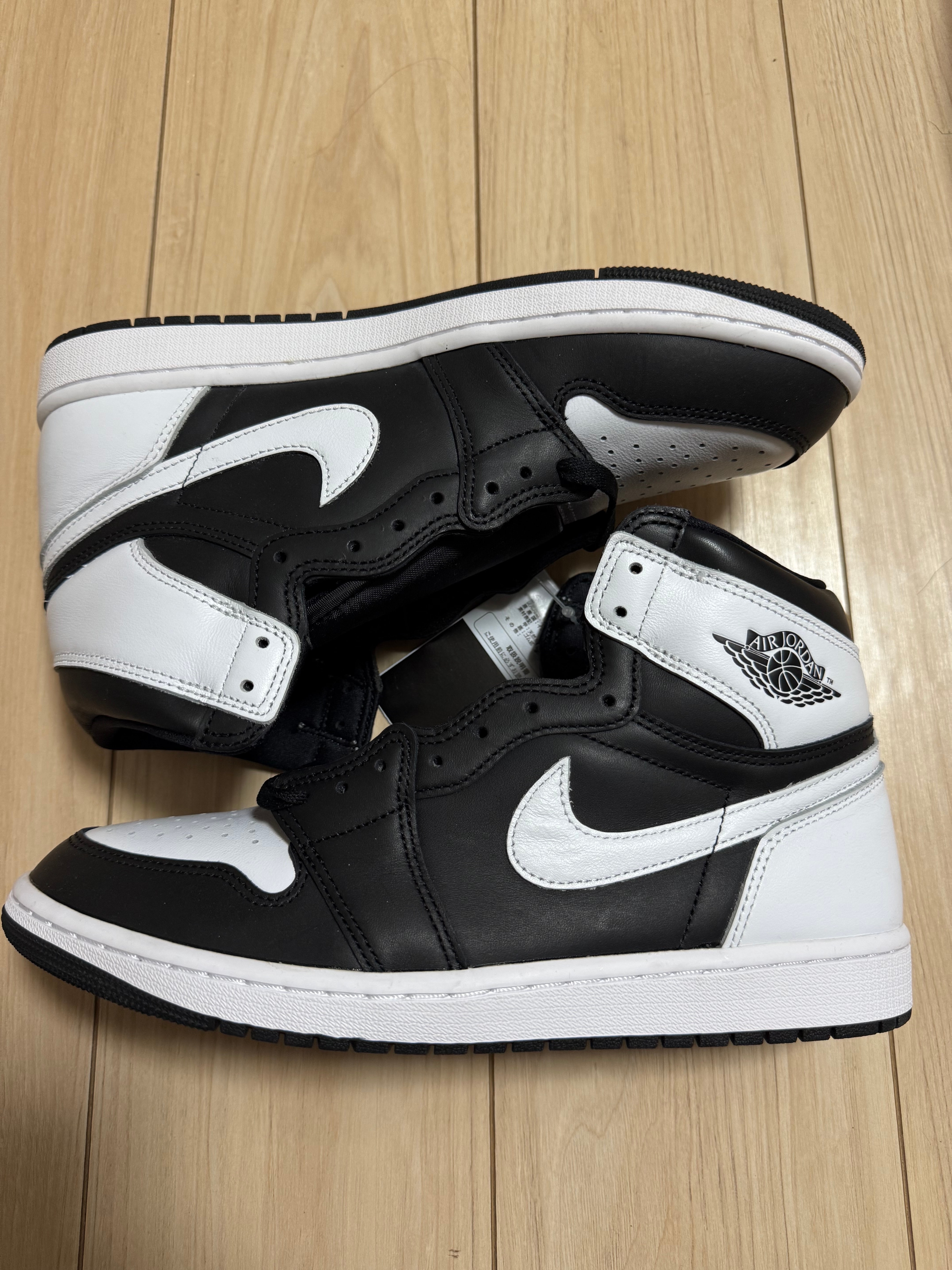 ナイキ エアジョーダン1 レトロ ハイ OG "ブラック/ホワイト"