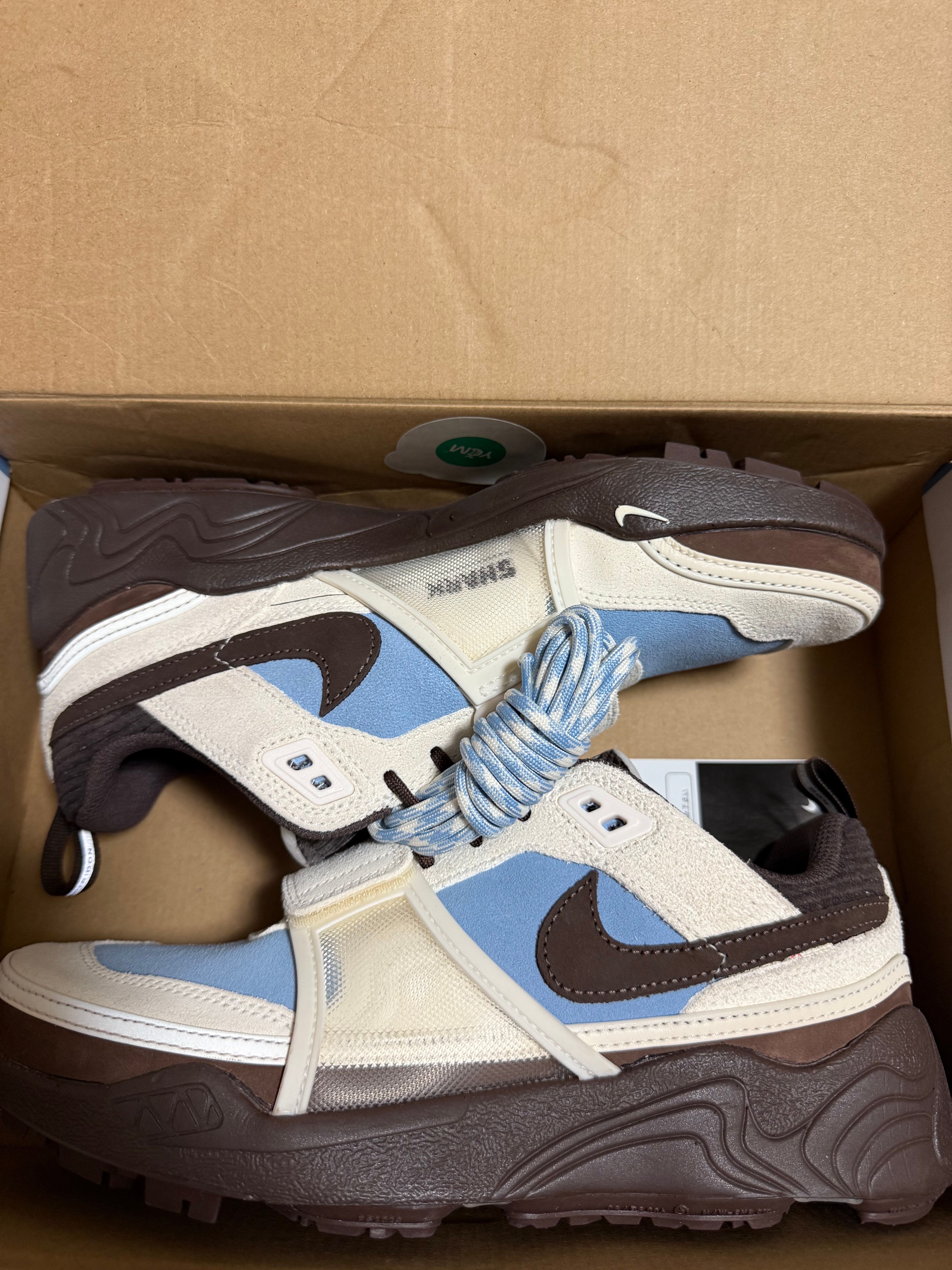 Travis Scott × Nike Zoom Field Jaxx "Pale Ivory and Leche Blue"