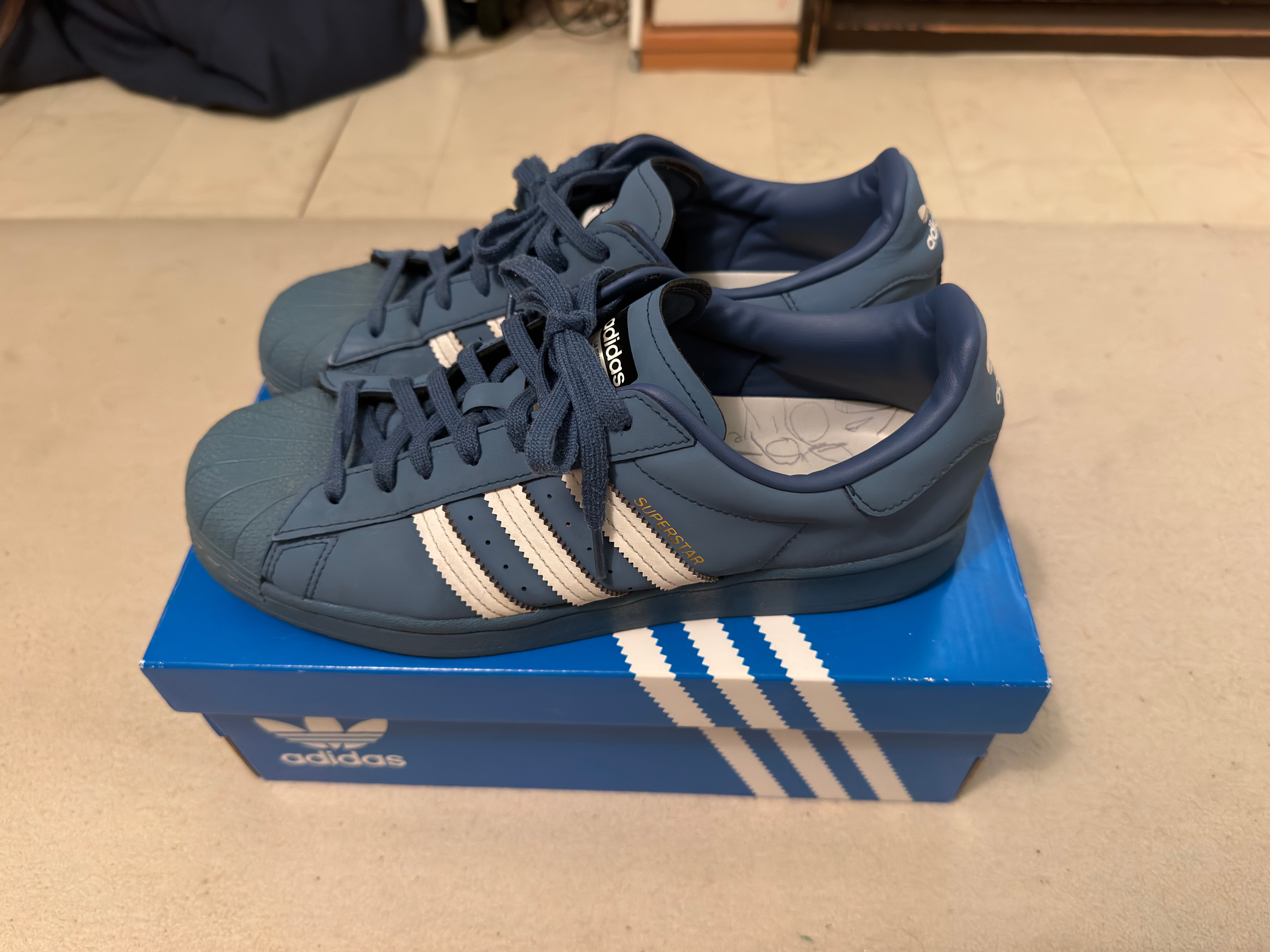 King Gnu Daiki Tsuneta × atmos × adidas Superstar "Blue"