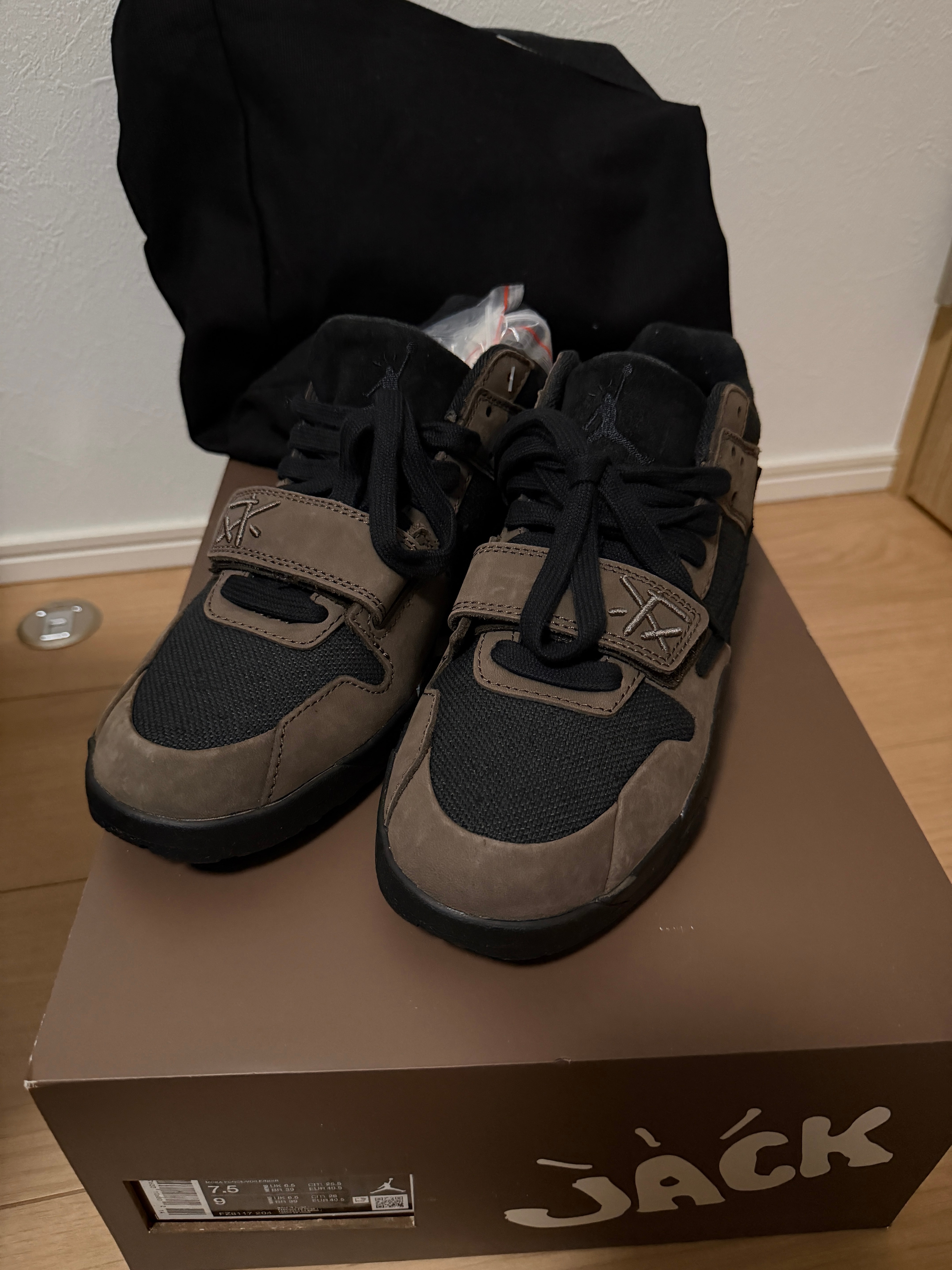 トラヴィススコット × ナイキ ジョーダン ジャンプマンジャック TR CJ1 T-Rexx "ブラック アンド ダークモカ"