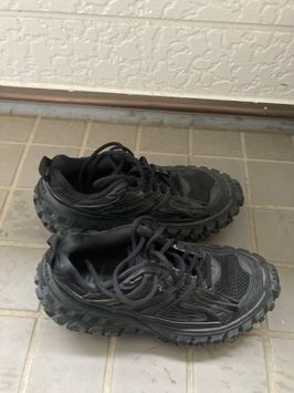 バレンシアガ バウンサー (ディフェンダー) スニーカー "ブラック"