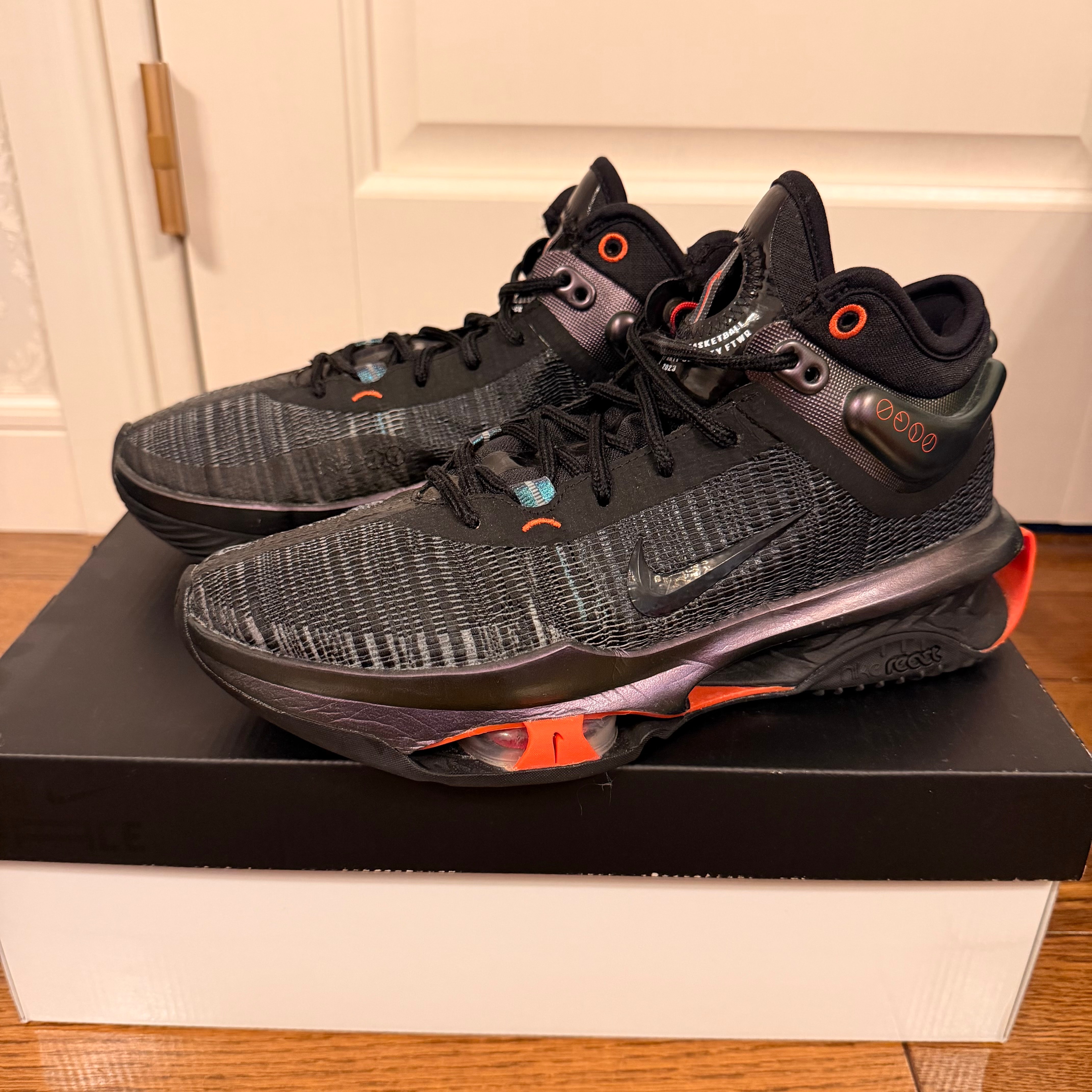 Nike GT Jump 2 "Black/Anthracite/Picante Red/Metallic Black"