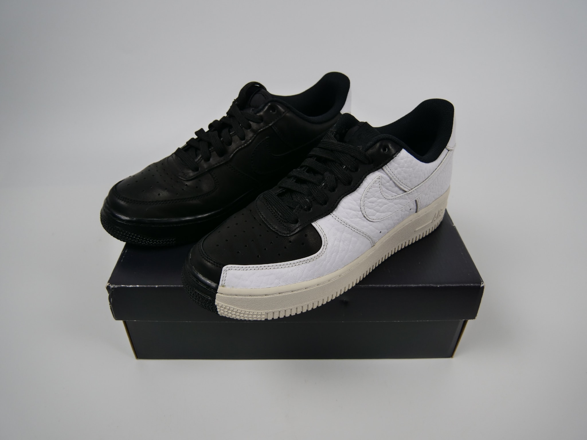 Nike Air Force 1 Low "Split White Black"