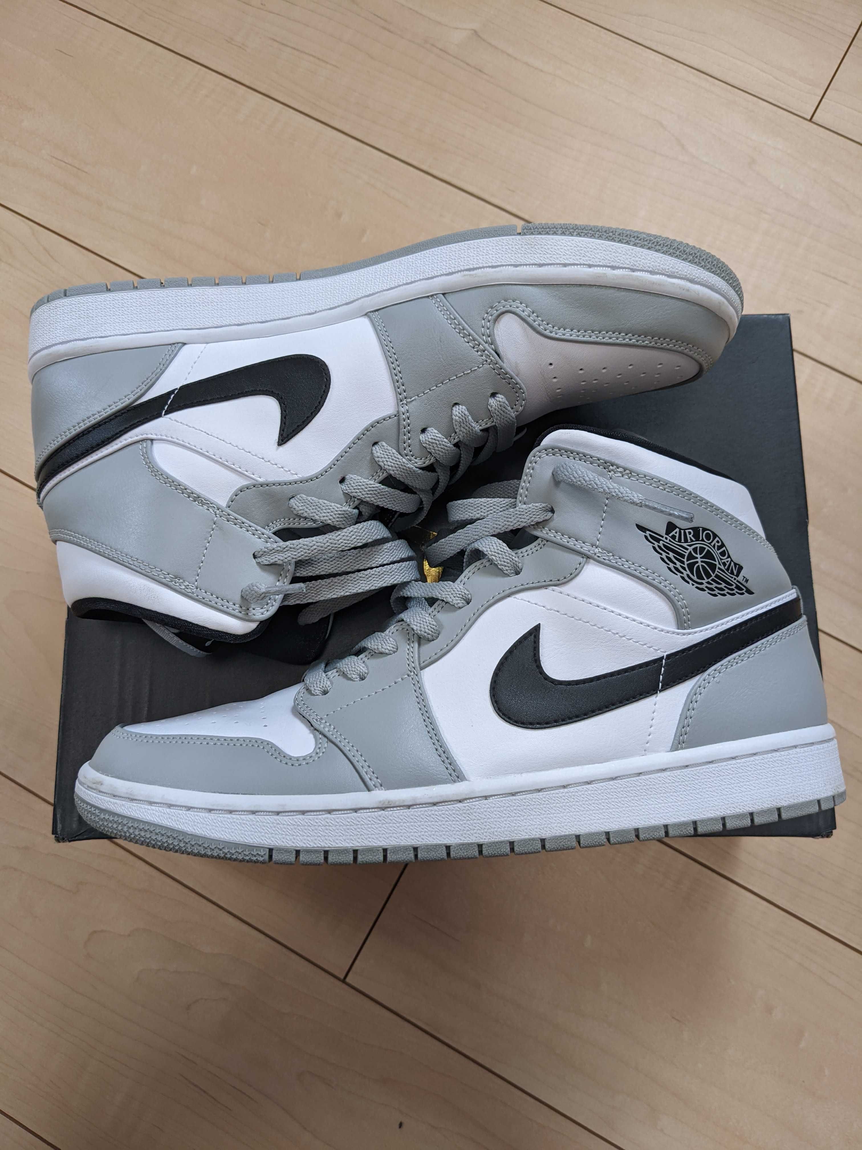 Nike Air Jordan 1 Mid "Light Smoke Grey/White/Black"