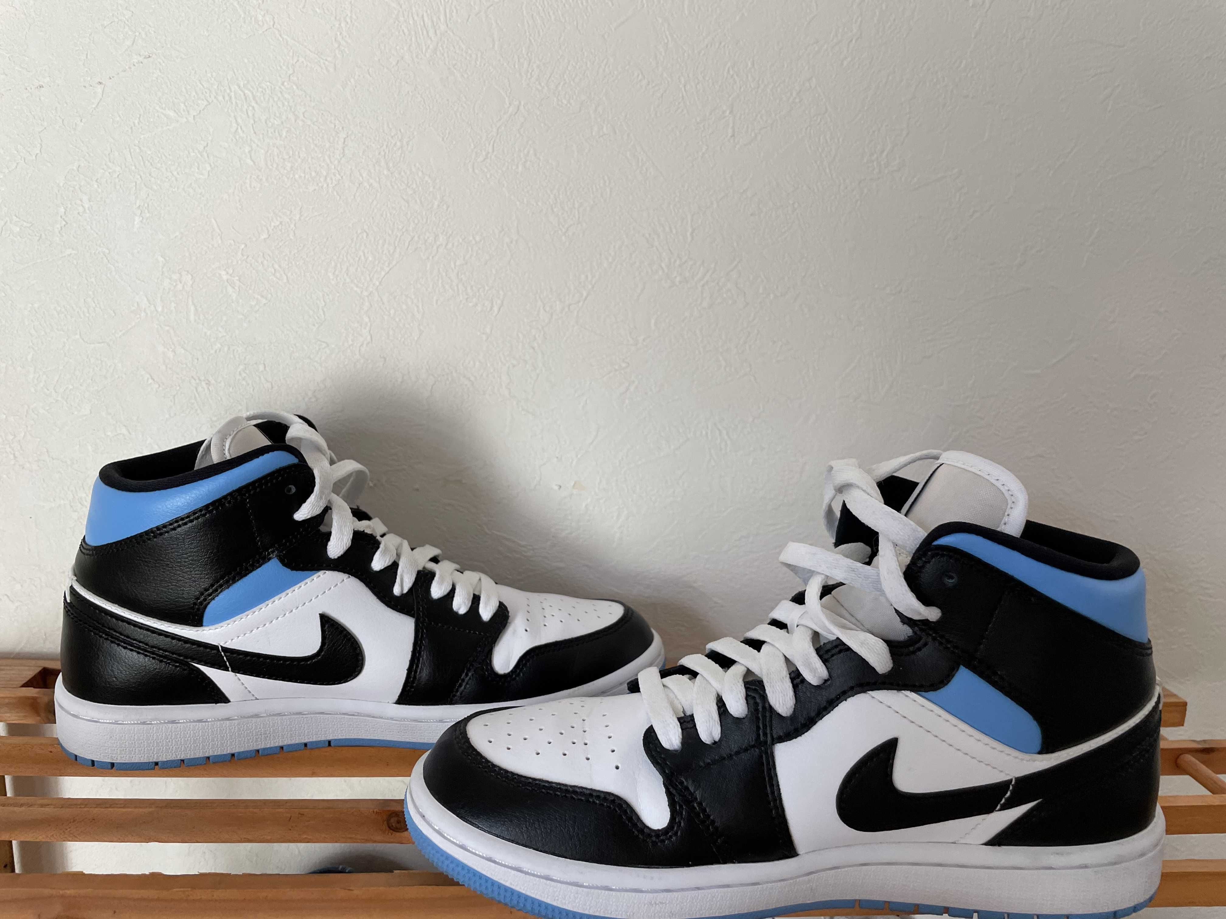 Nike Women's Air Jordan 1 Mid "Black/University Blue"