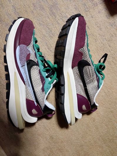 sacai × Nike Vapor Waffle "String/Red/Green"