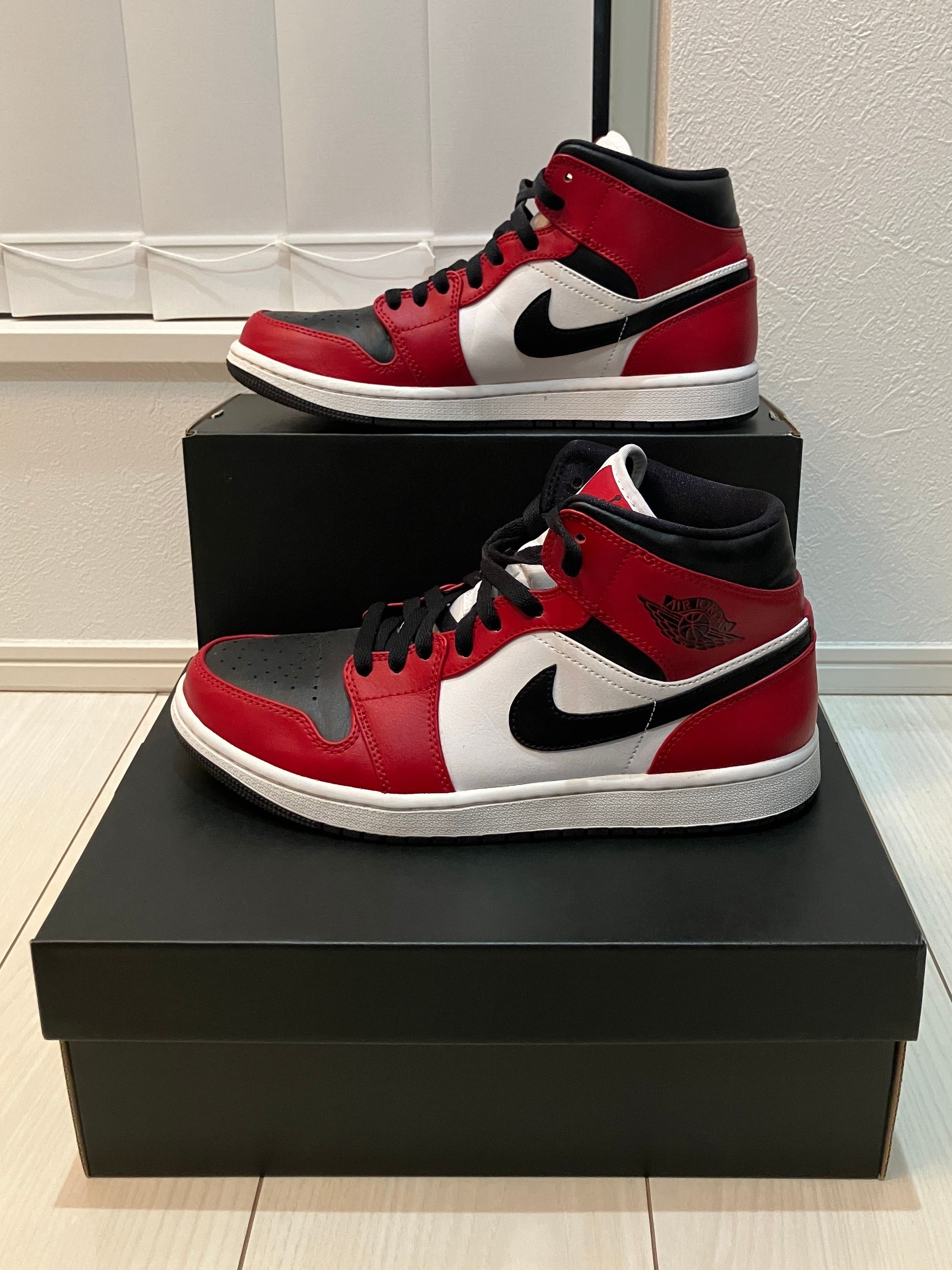 Nike Air Jordan 1 Mid "Chicago Black Toe"