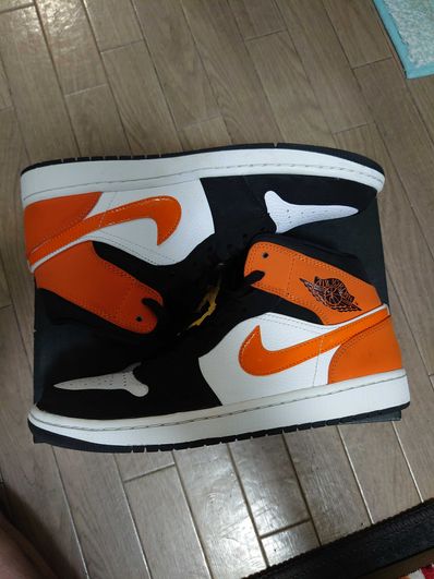 NIKE AIR JORDAN 1 MID "SHATTERED BACKBOARD"