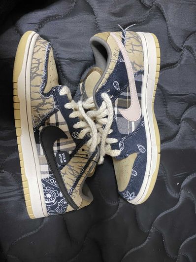Travis Scott × Nike SB Dunk Low "Black/Parachute Beige"