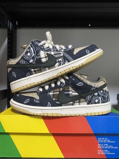 Travis Scott × Nike SB Dunk Low "Black/Parachute Beige"