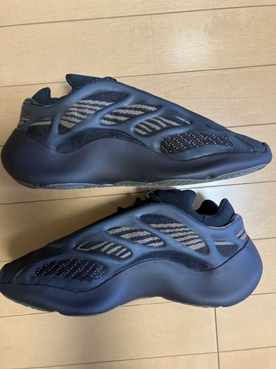 adidas YEEZY 700V3 "Clay Brown"