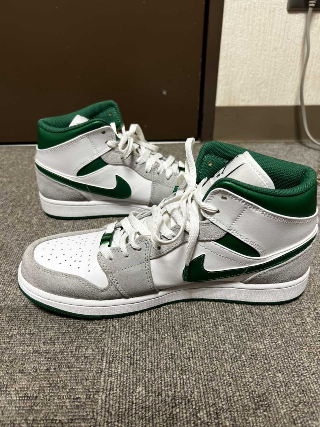 Nike Air Jordan 1 Mid "Green Grey White"