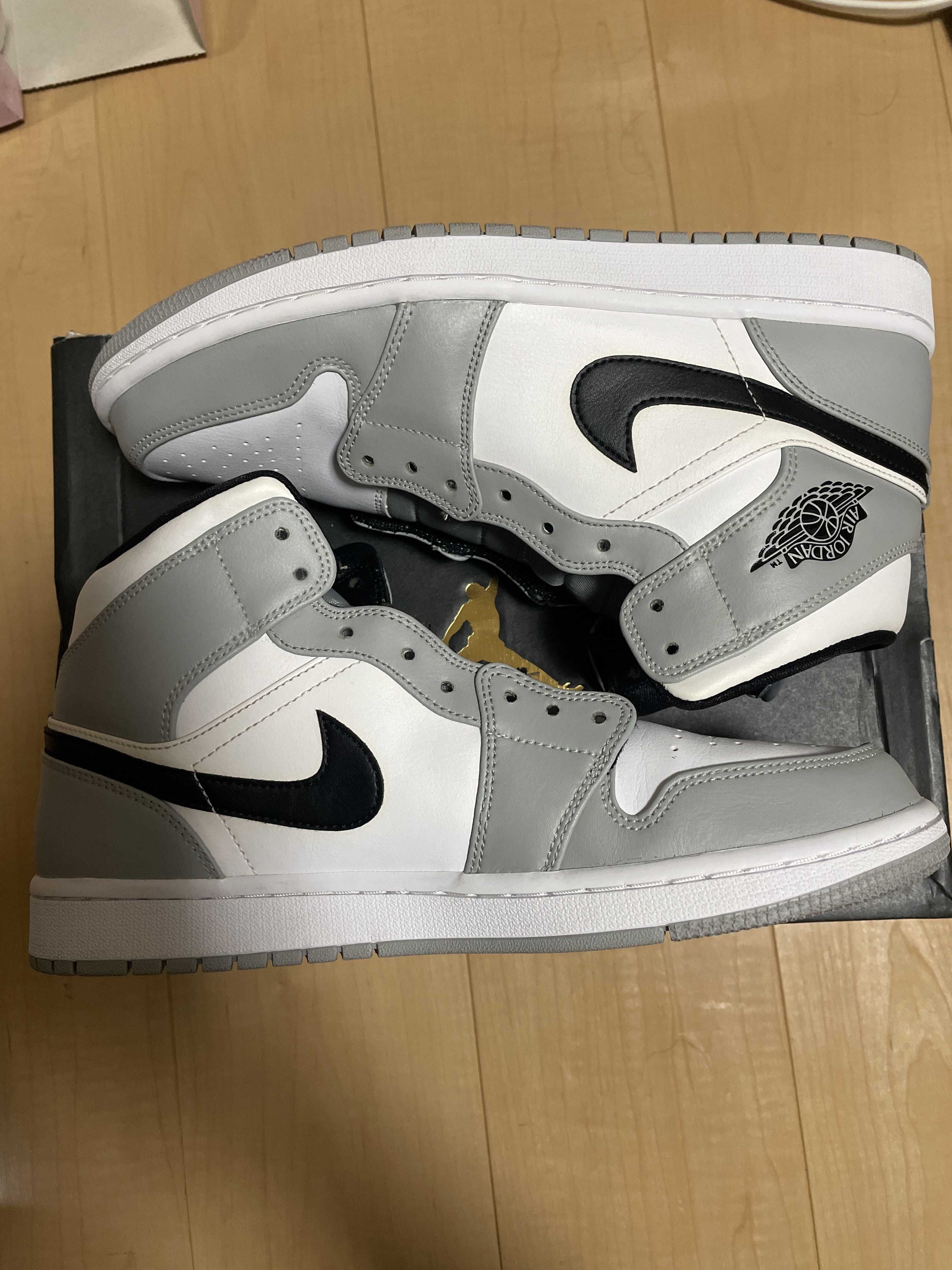 Nike Air Jordan 1 Mid "Light Smoke Grey/White/Black"