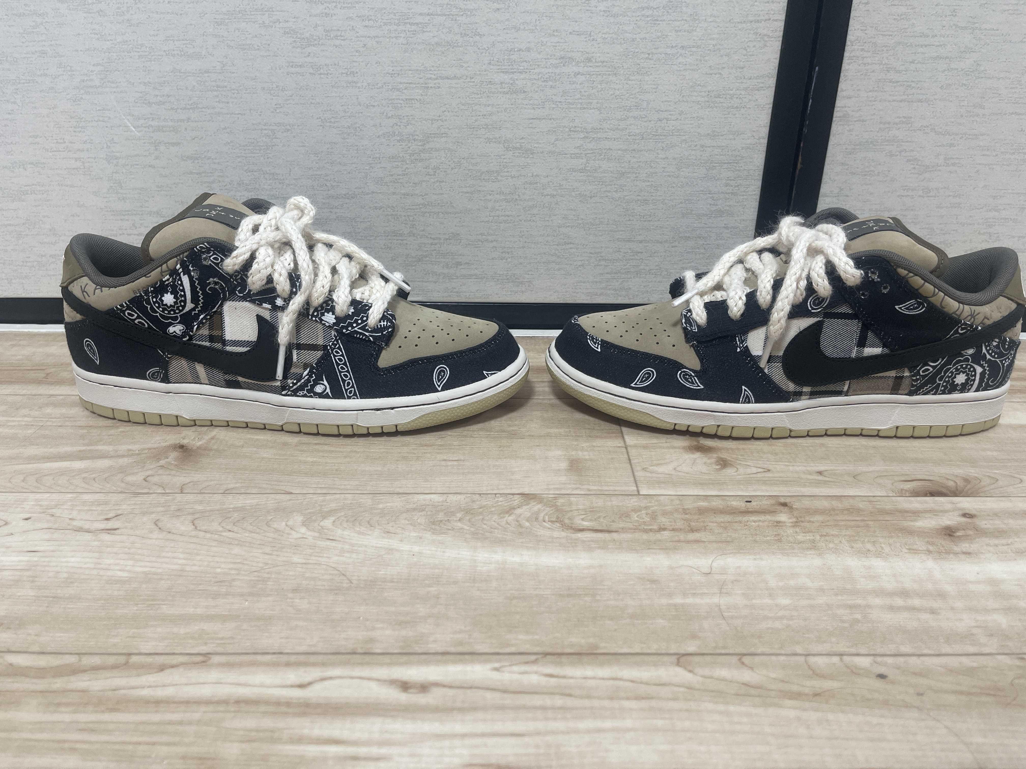 Travis Scott × Nike SB Dunk Low "Black/Parachute Beige"