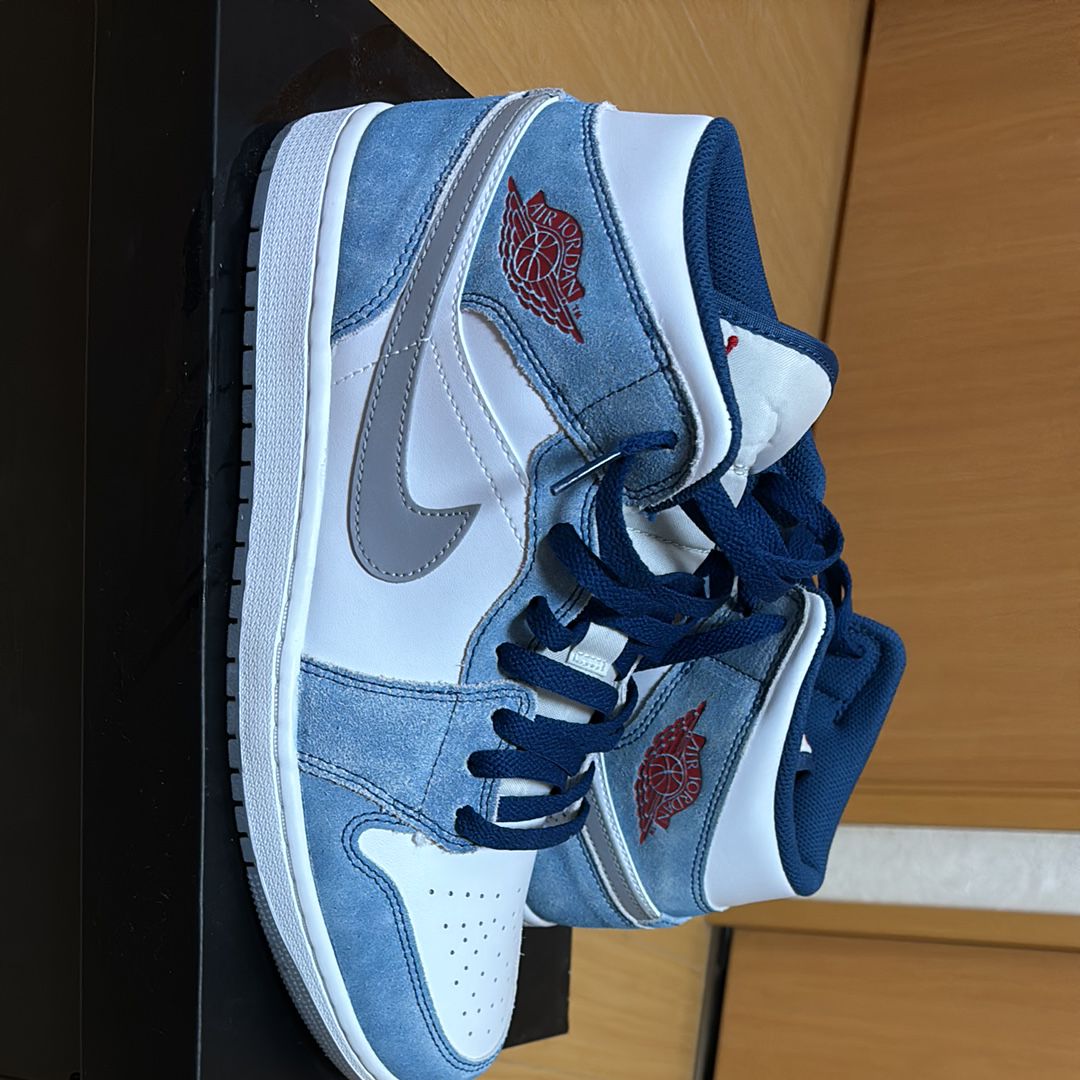 Nike Air Jordan 1 Mid SE "White/Hyper Royal/Red"