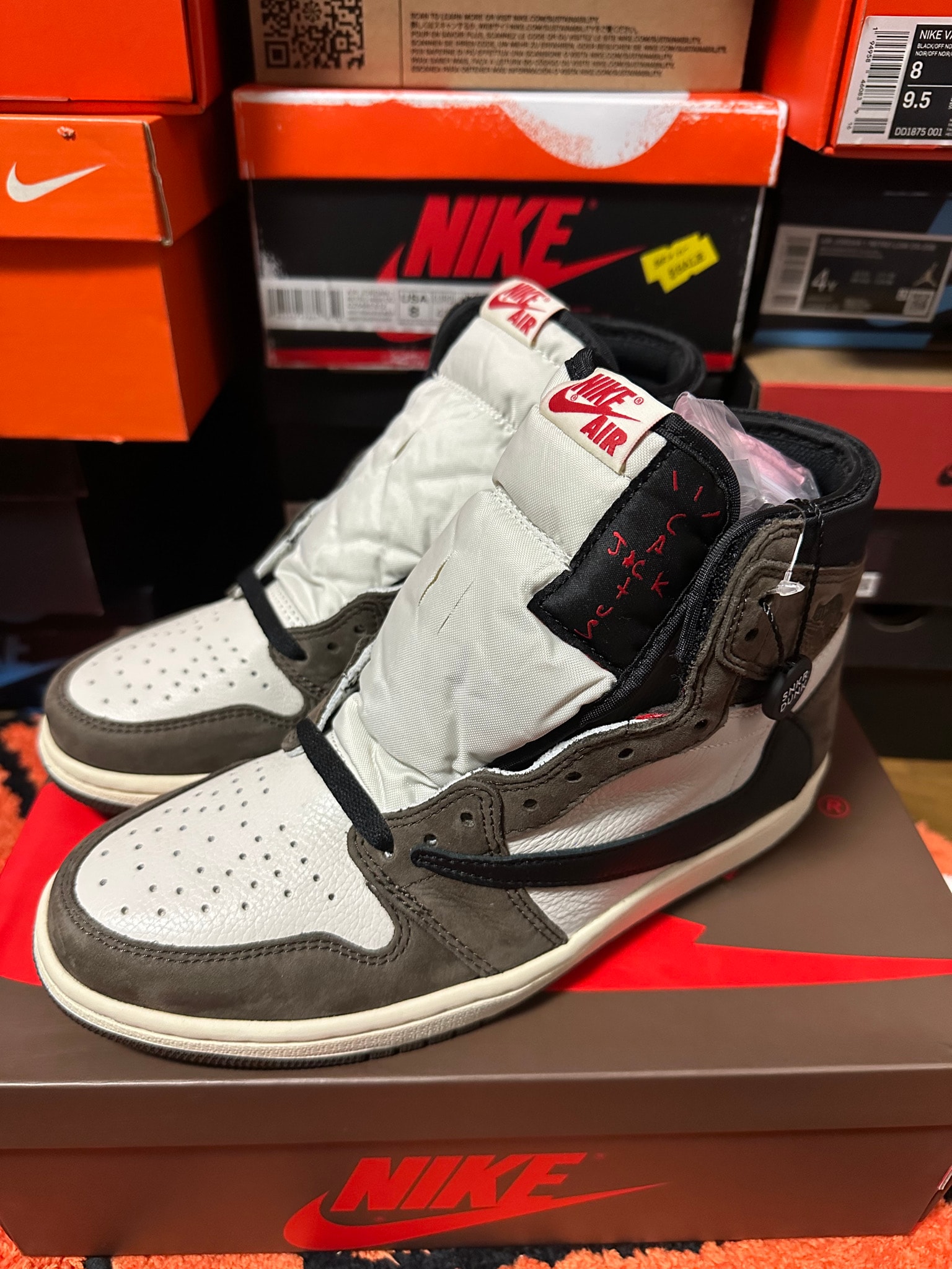 Travis Scott × Nike Air Jordan 1 Retro High OG TS SP "Sail/Dark Mocha"