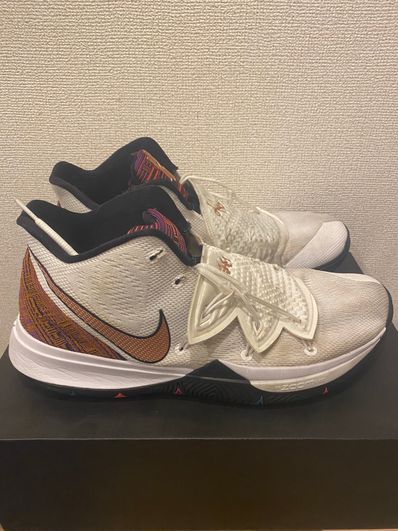 NIKE KYRIE 5 BHM