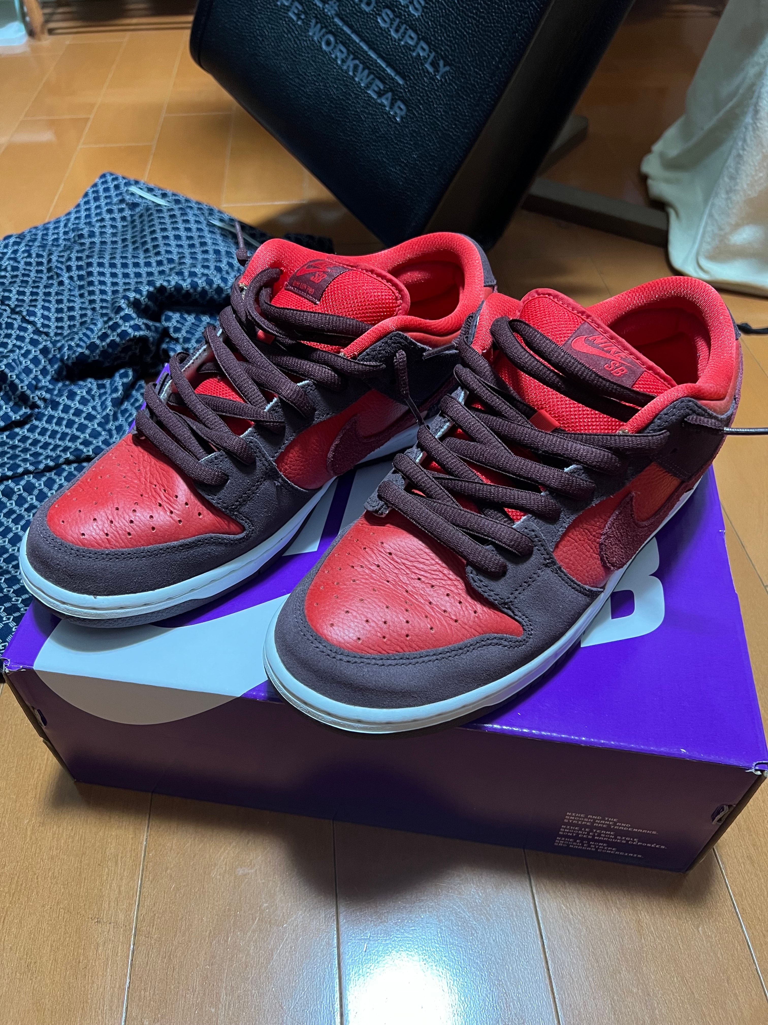 Nike SB Dunk Low "Cherry"