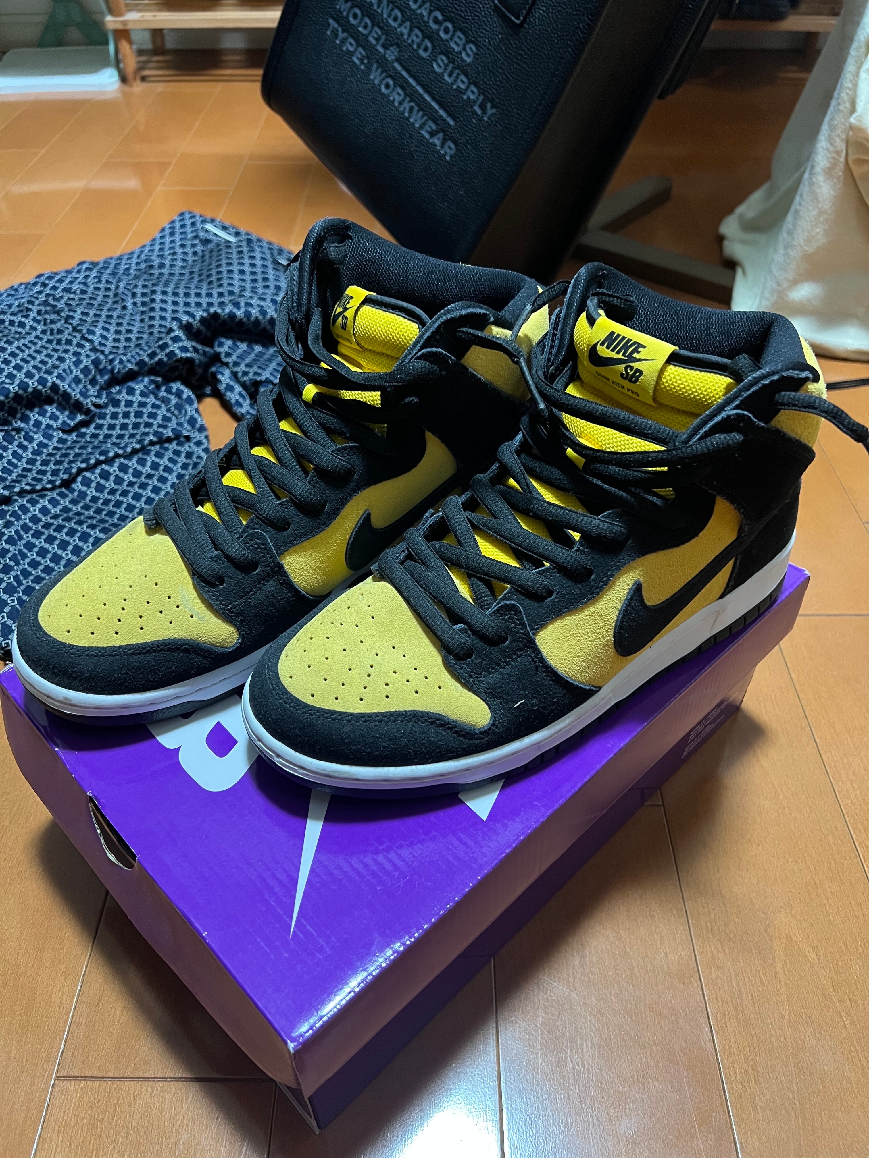 NIKE SB DUNK HIGH "MAIZE AND BLACK"