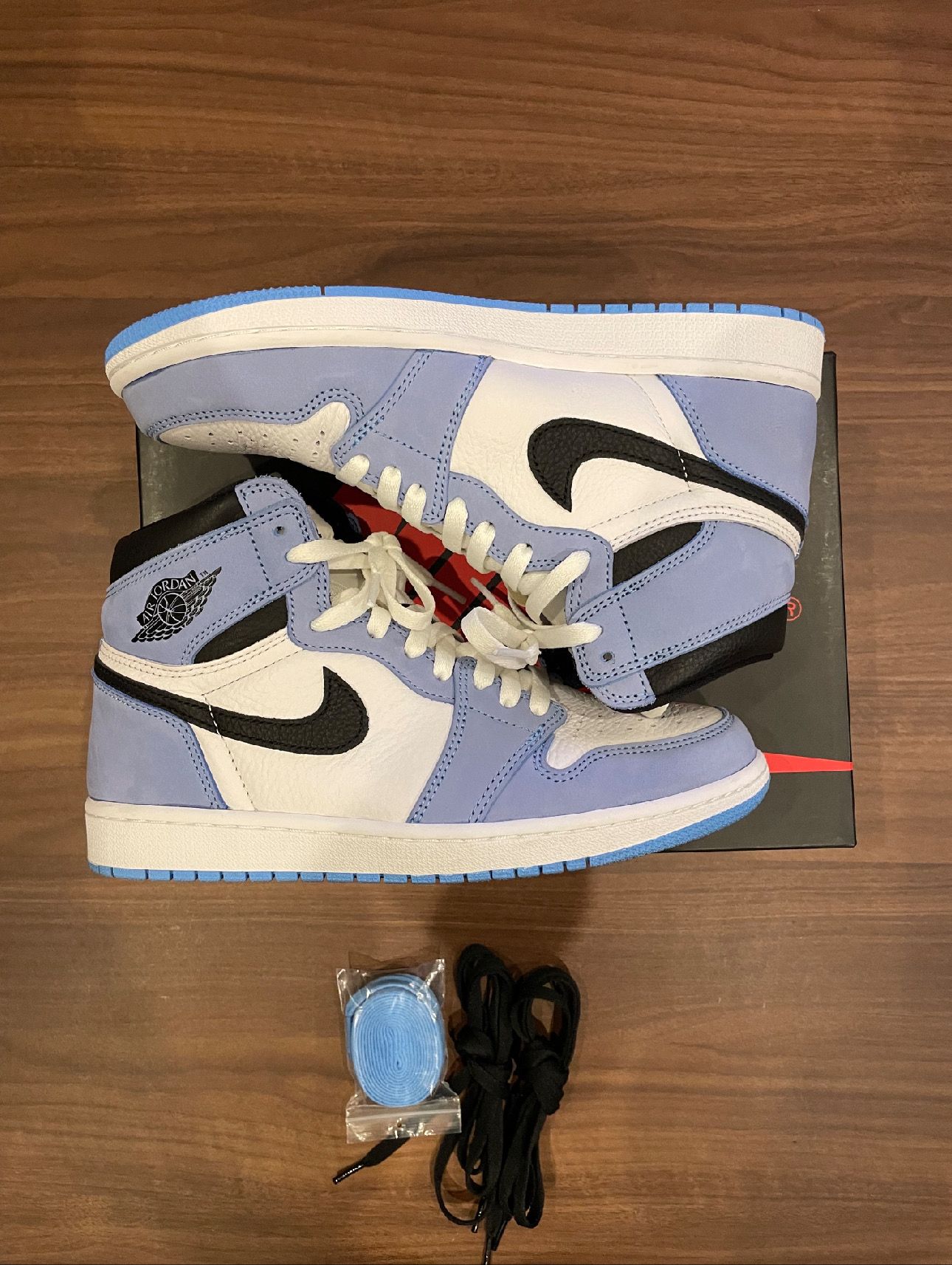 Nike Air Jordan 1 High OG "University Blue"