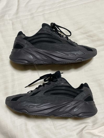 adidas YEEZY BOOST 700 V2 "Vanta"