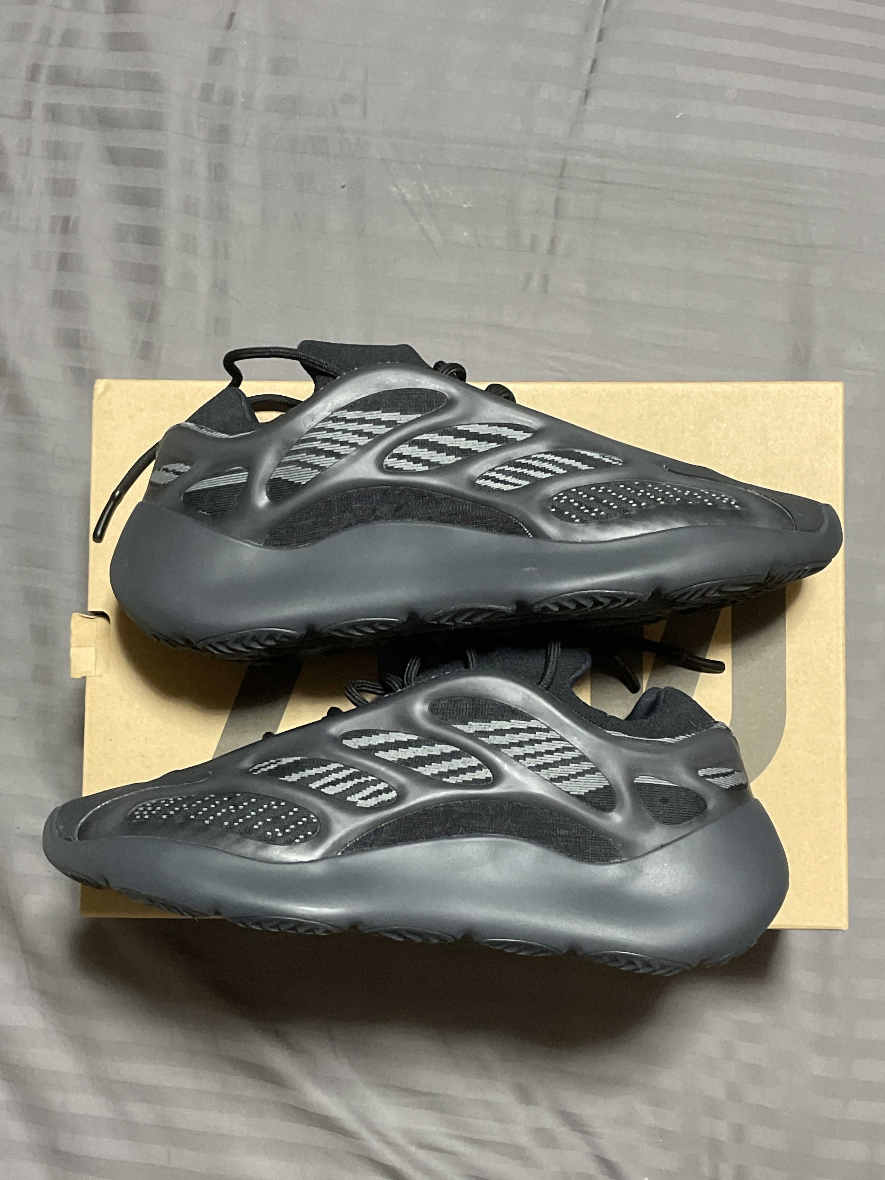 adidas YEEZY 700V3 "Alvah"