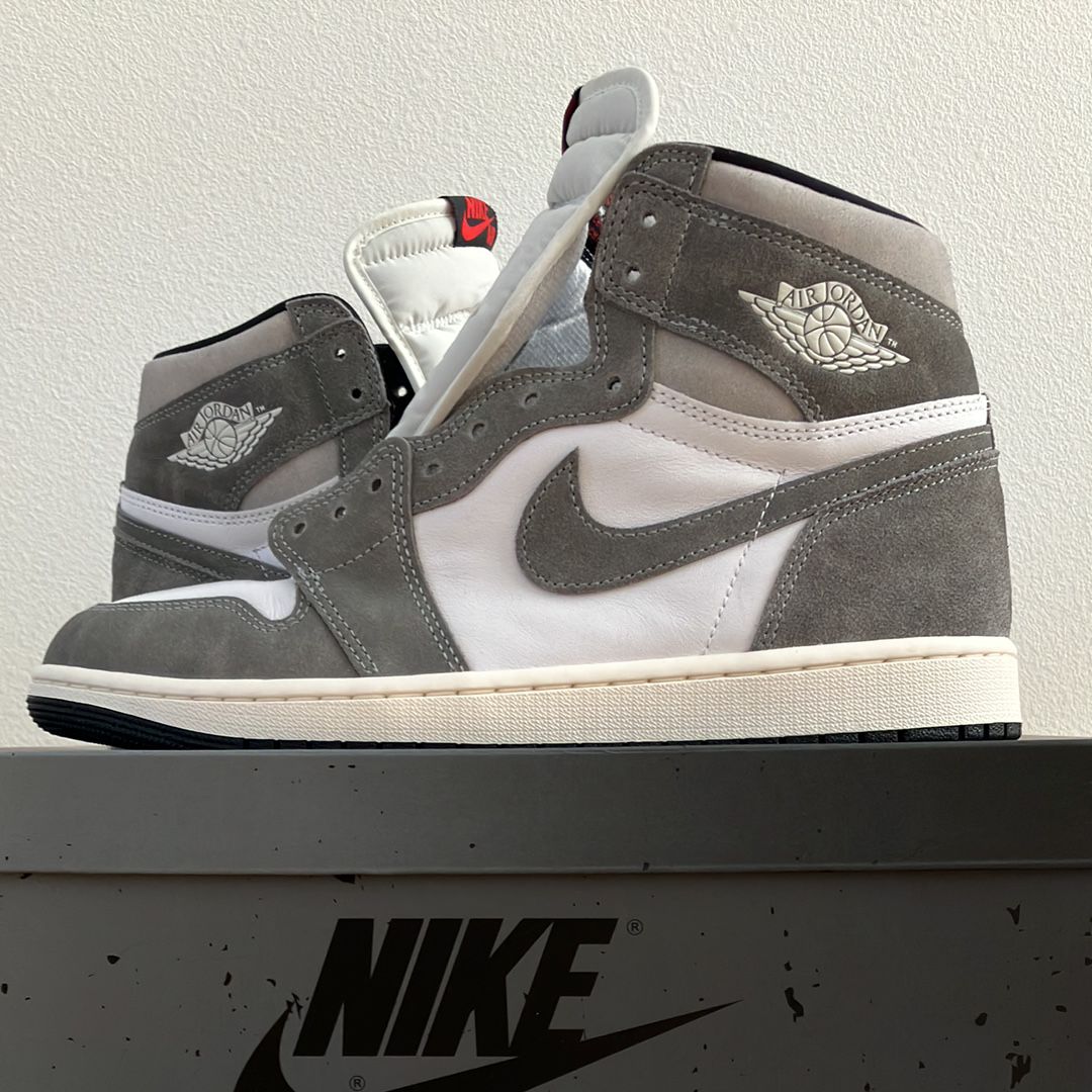 Nike Air Jordan 1 Retro High OG "Black and Smoke Grey"