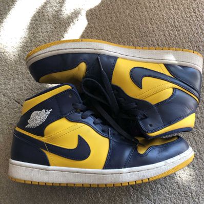 Nike Air Jordan 1 Mid "Michigan"
