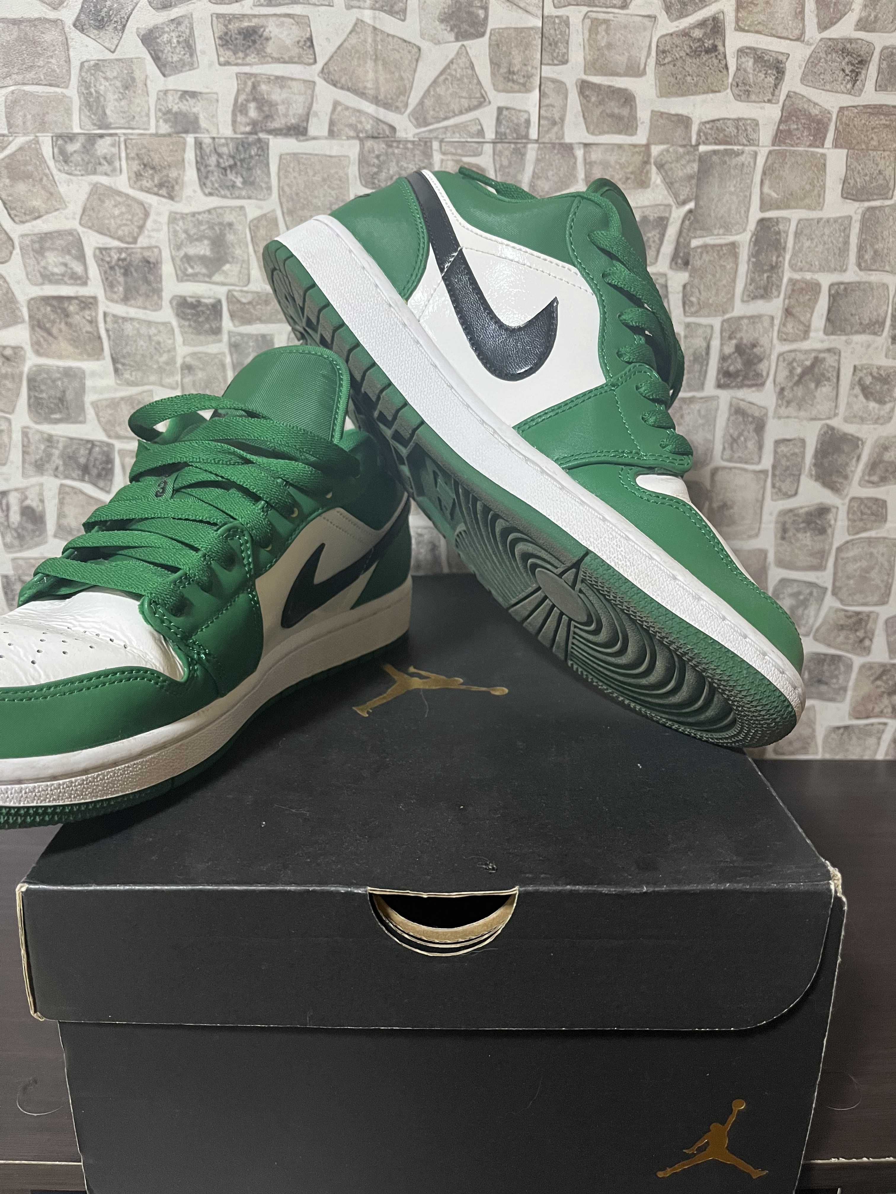 Nike Air Jordan 1 Low "Pine Green/White"
