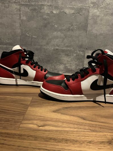 Nike Air Jordan 1 Mid "Chicago Black Toe"