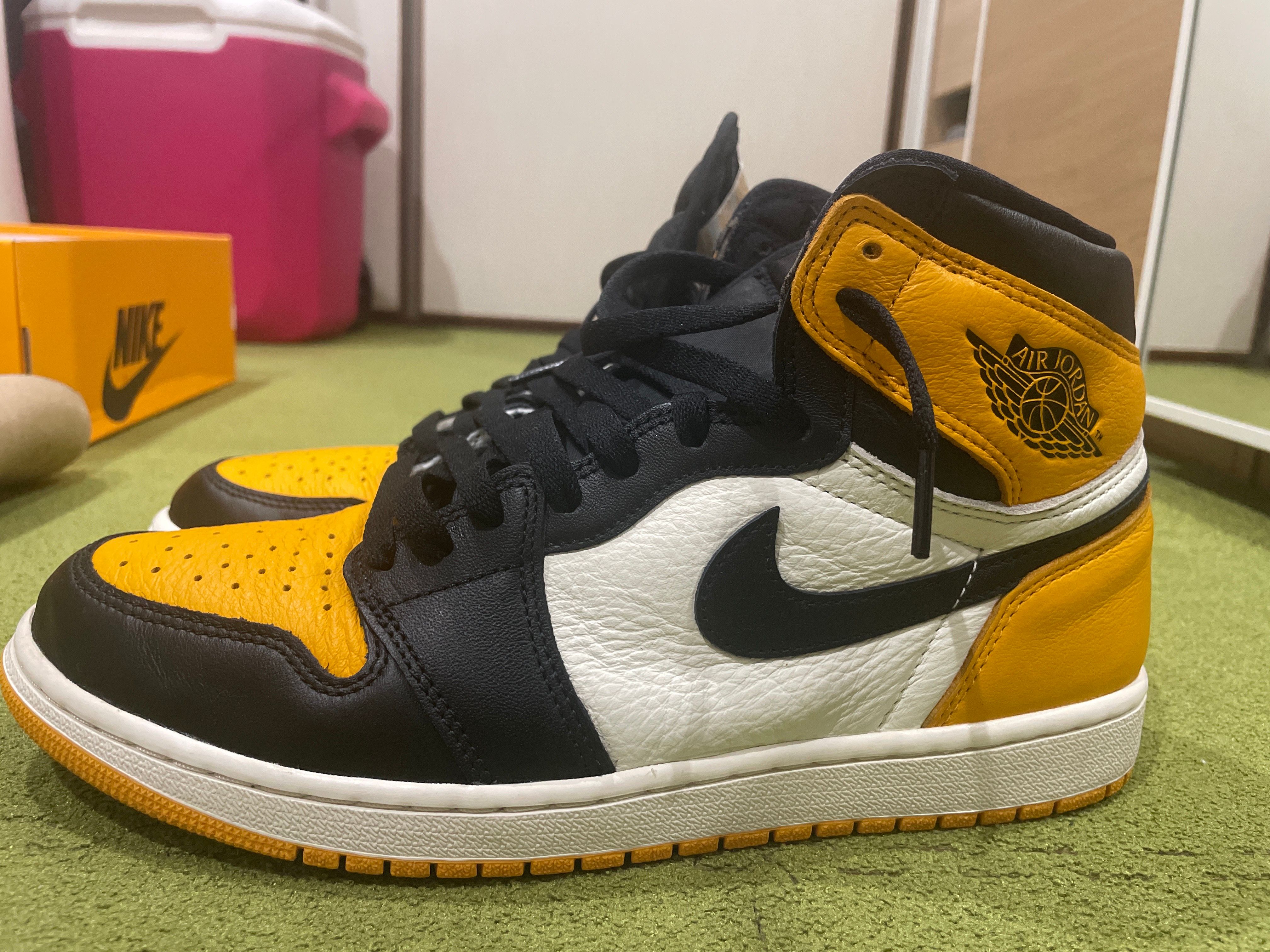 Nike Air Jordan 1 Retro High OG "Taxi"