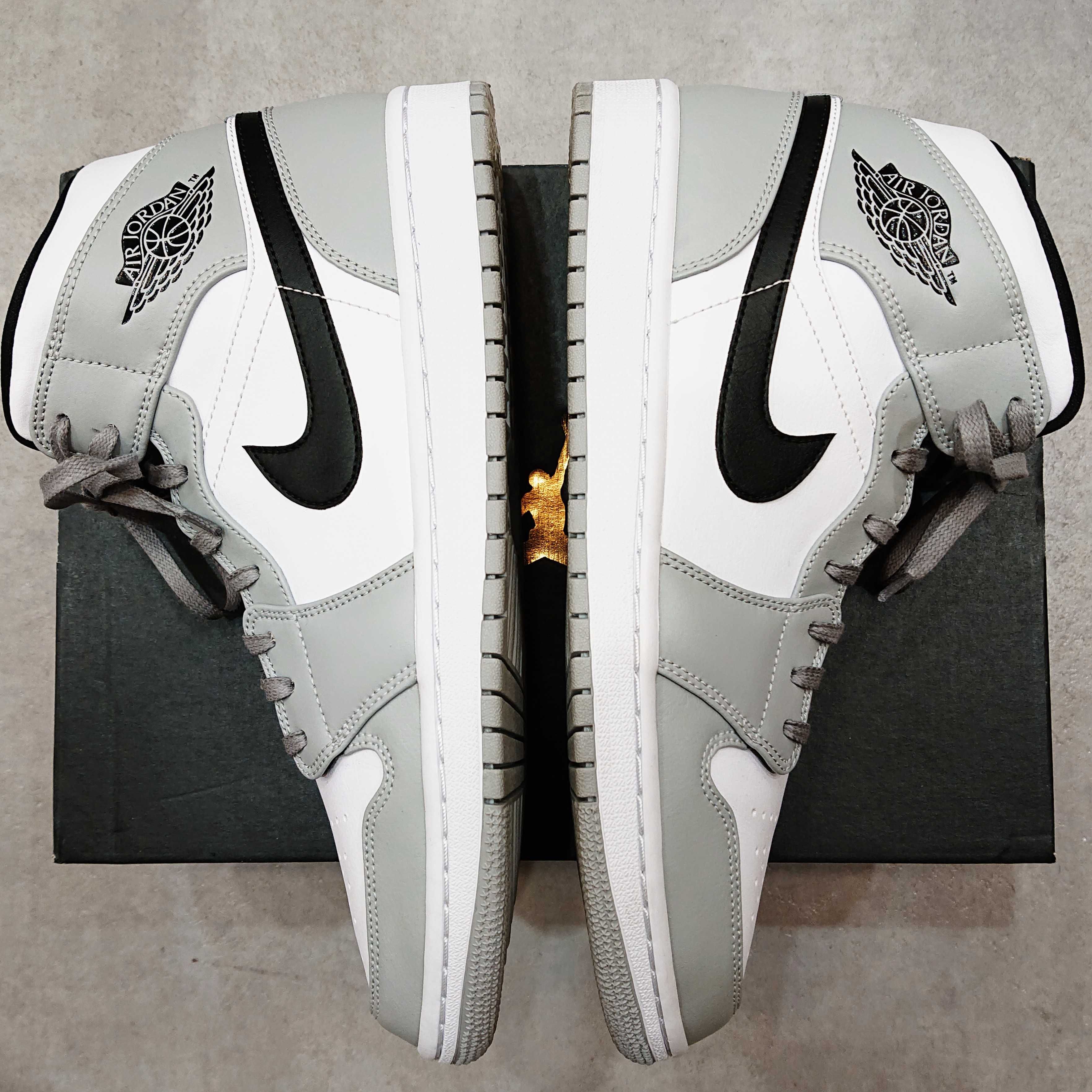 Nike Air Jordan 1 Mid "Light Smoke Grey/White/Black"