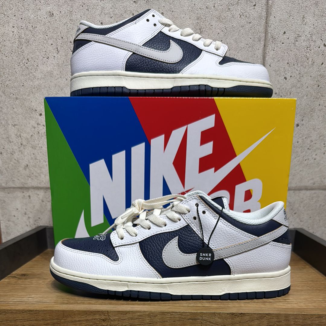 HUF × Nike SB Dunk Low "New York"
