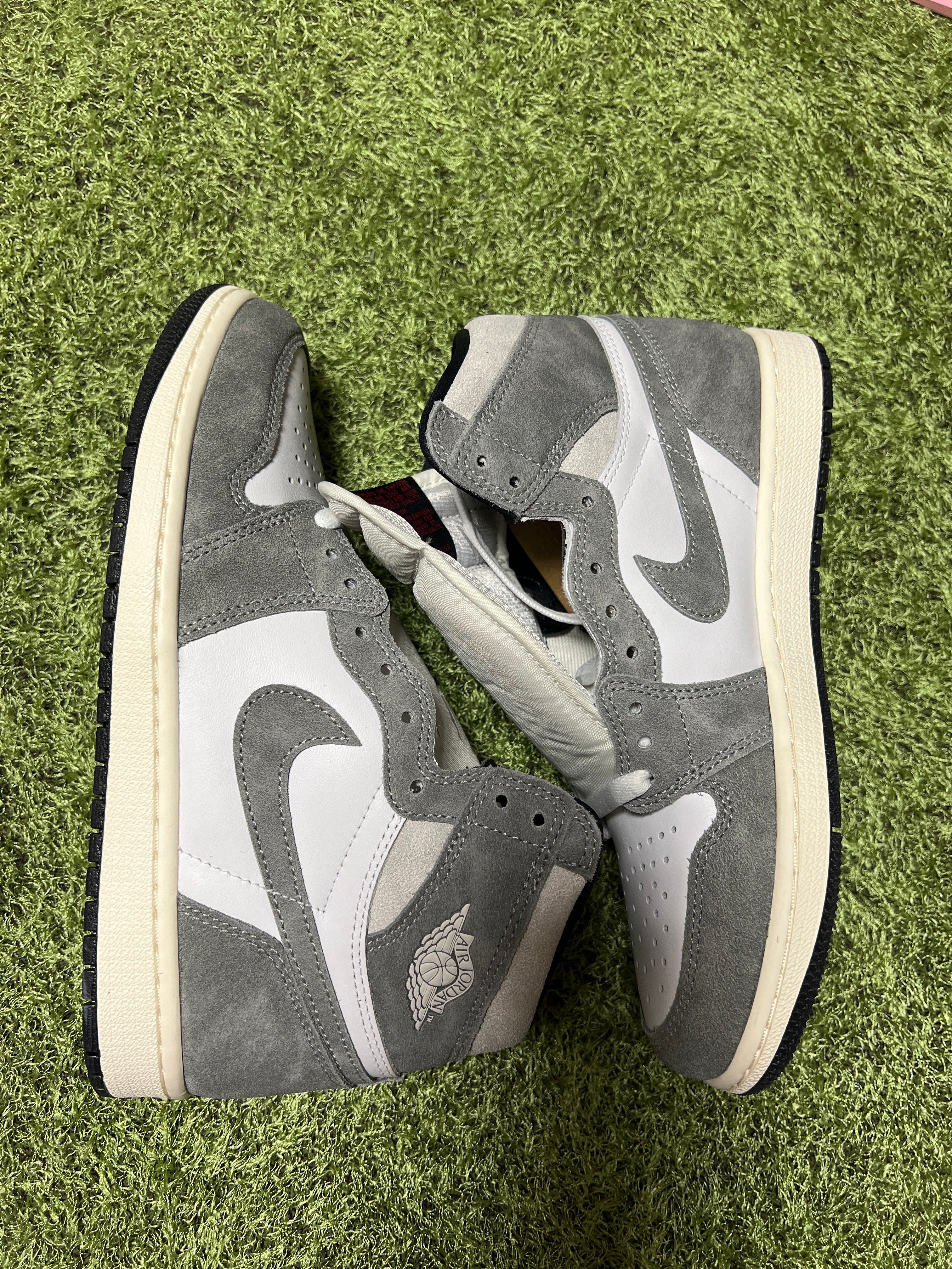 Nike Air Jordan 1 Retro High OG "Black and Smoke Grey"