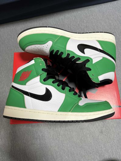 Nike Women's Air Jordan 1 High OG "Lucky Green/White-Sail-Black"