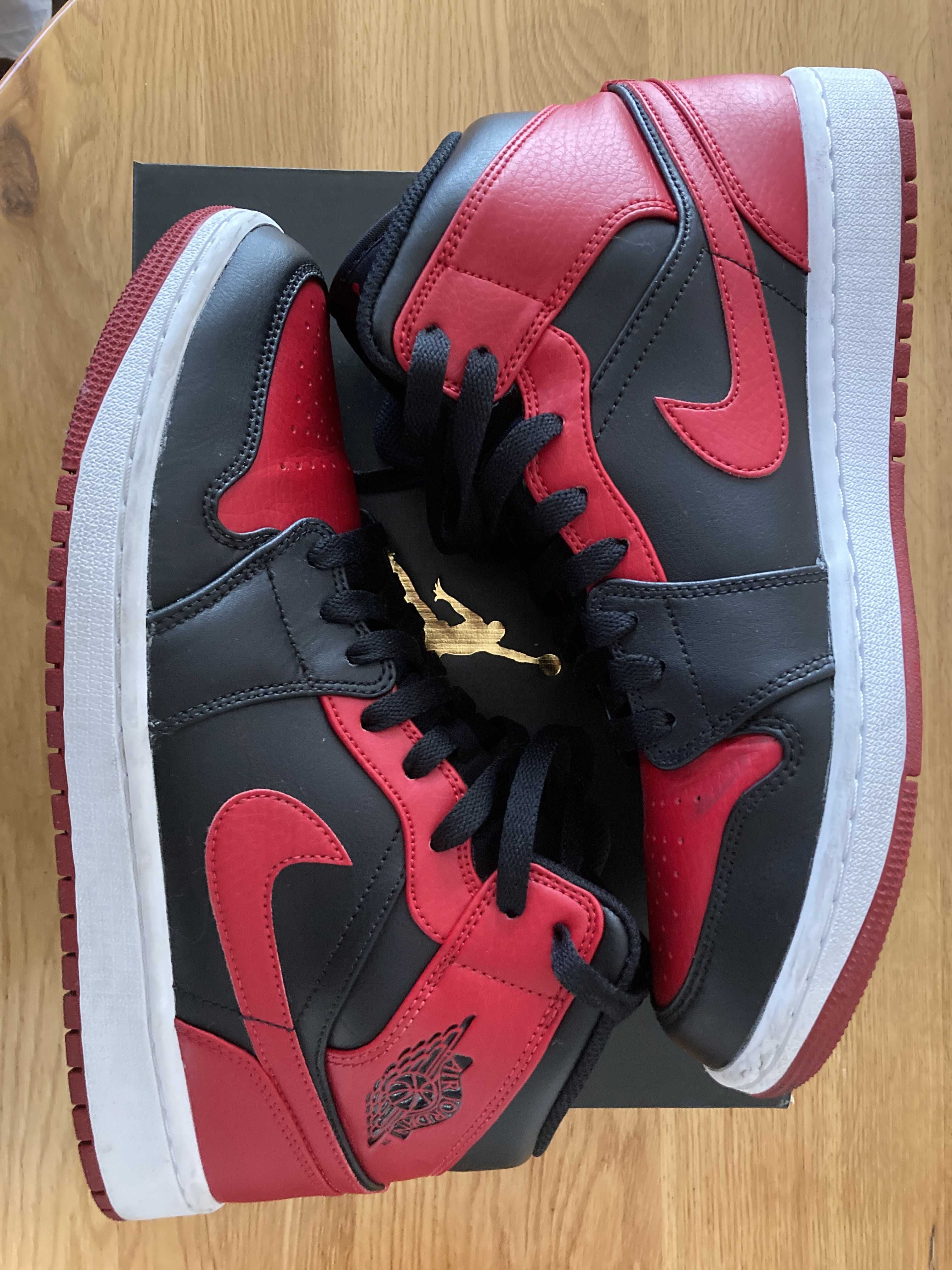 Nike Air Jordan 1 Mid "Bred"