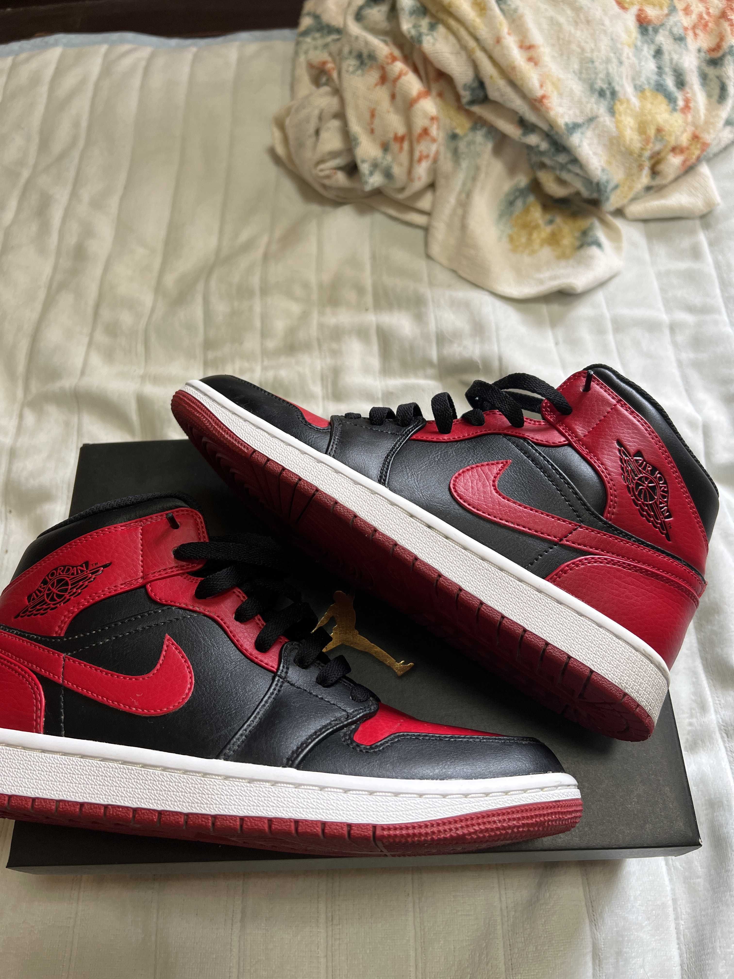 Nike Air Jordan 1 Mid "Bred"