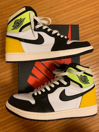Nike Air Jordan 1 High OG "Volt Gold"