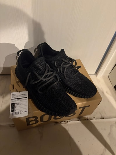 adidas YEEZY Boost 350 "Pirate Black" (2022/2023/2024)