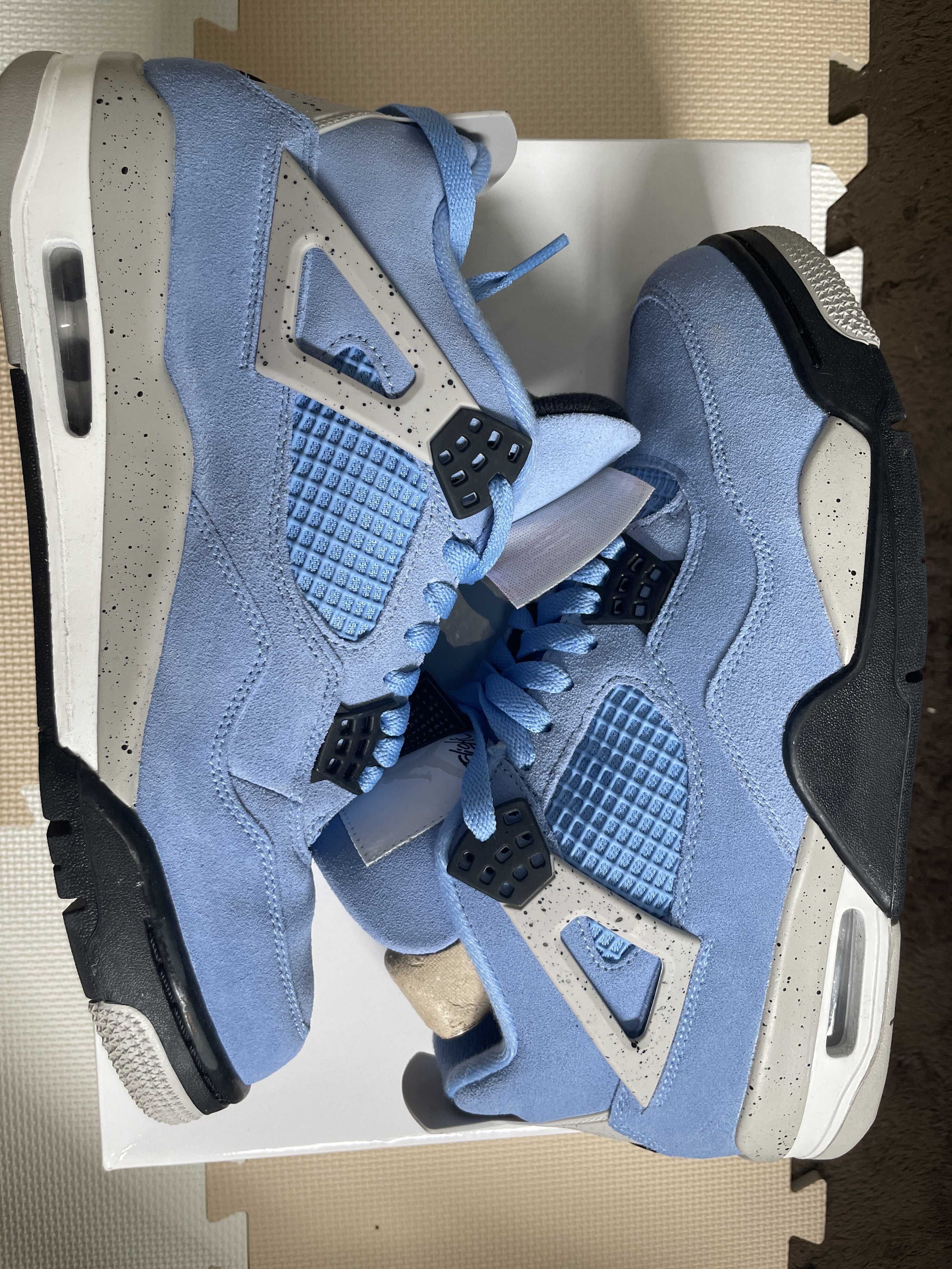 Nike Air Jordan 4 "University Blue"