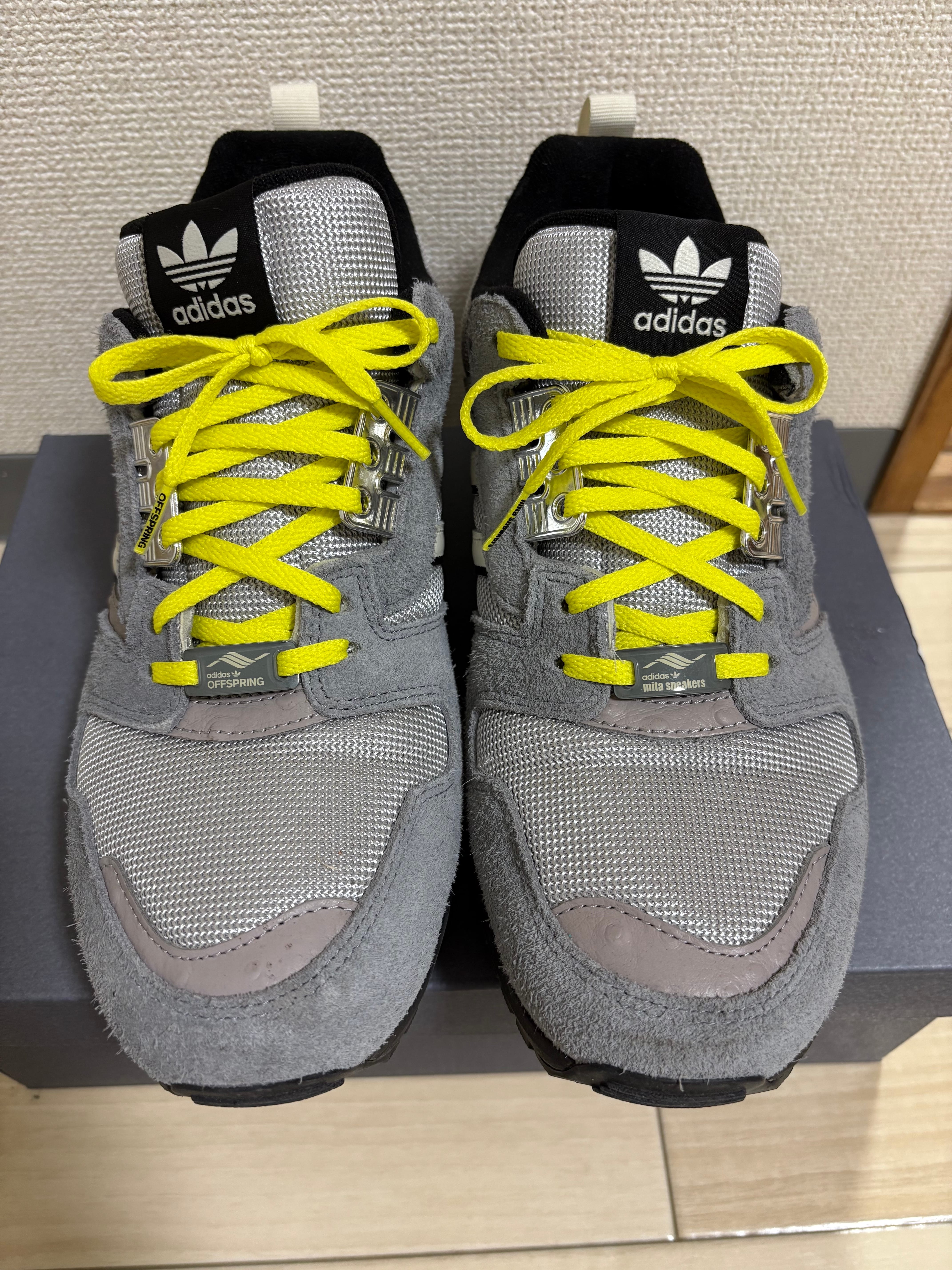 ミタスニーカーズ × オフスプリング × アディダス ZX 8000 "ホワイト/グレー"