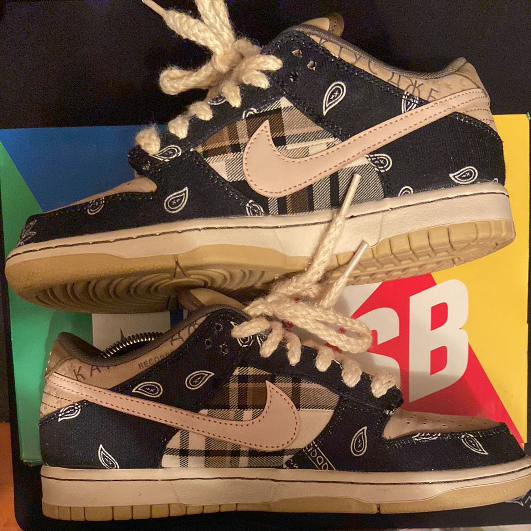 Travis Scott × Nike SB Dunk Low "Black/Parachute Beige"
