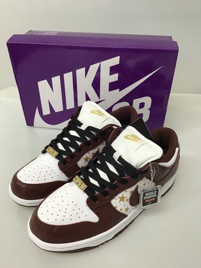 Supreme × Nike SB Dunk Low OG QS Gold Stars "White/Barkroot Brown"