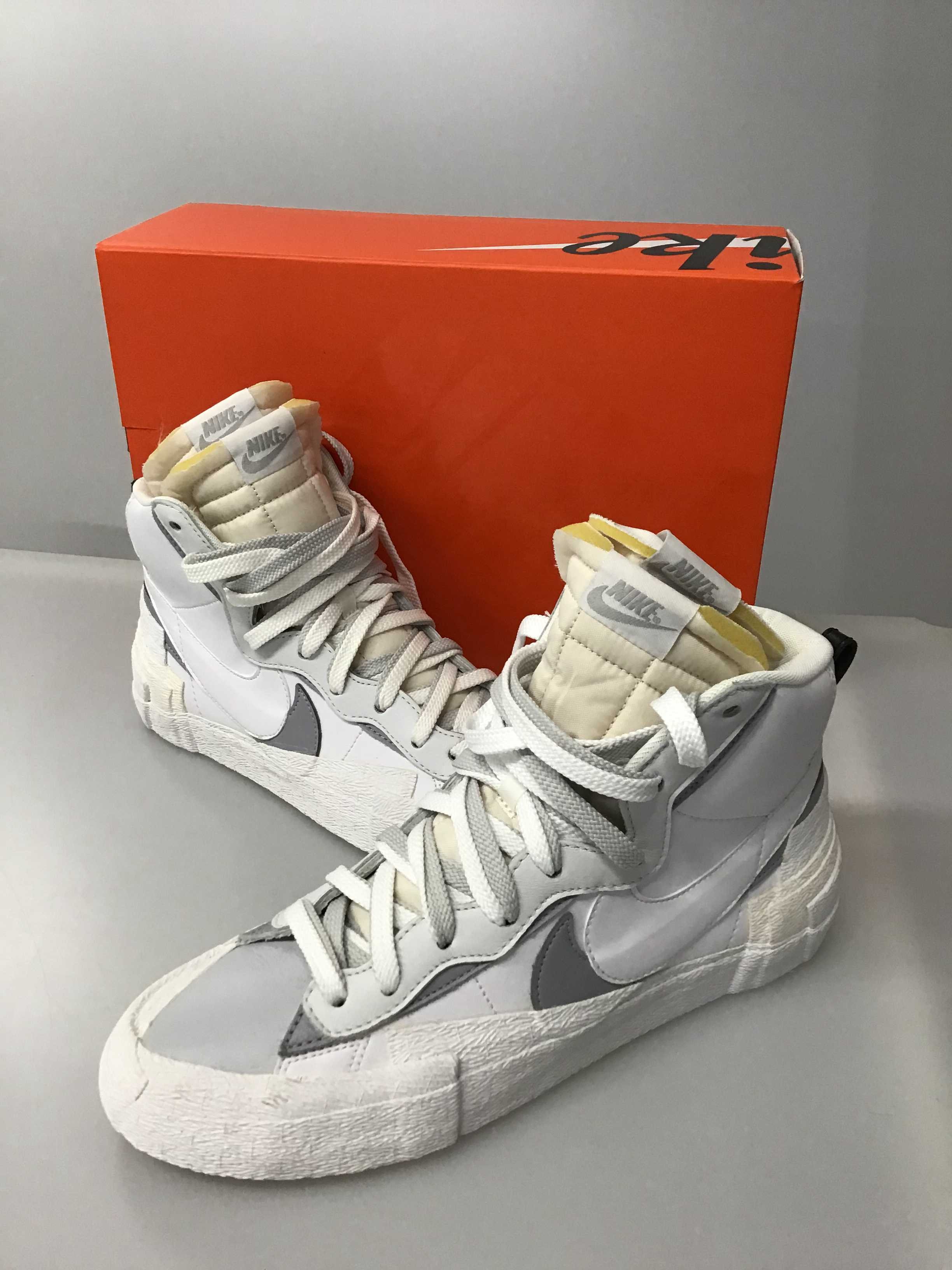 sacai × NIKE BLAZER MID "WHITE/WOLF GREY"