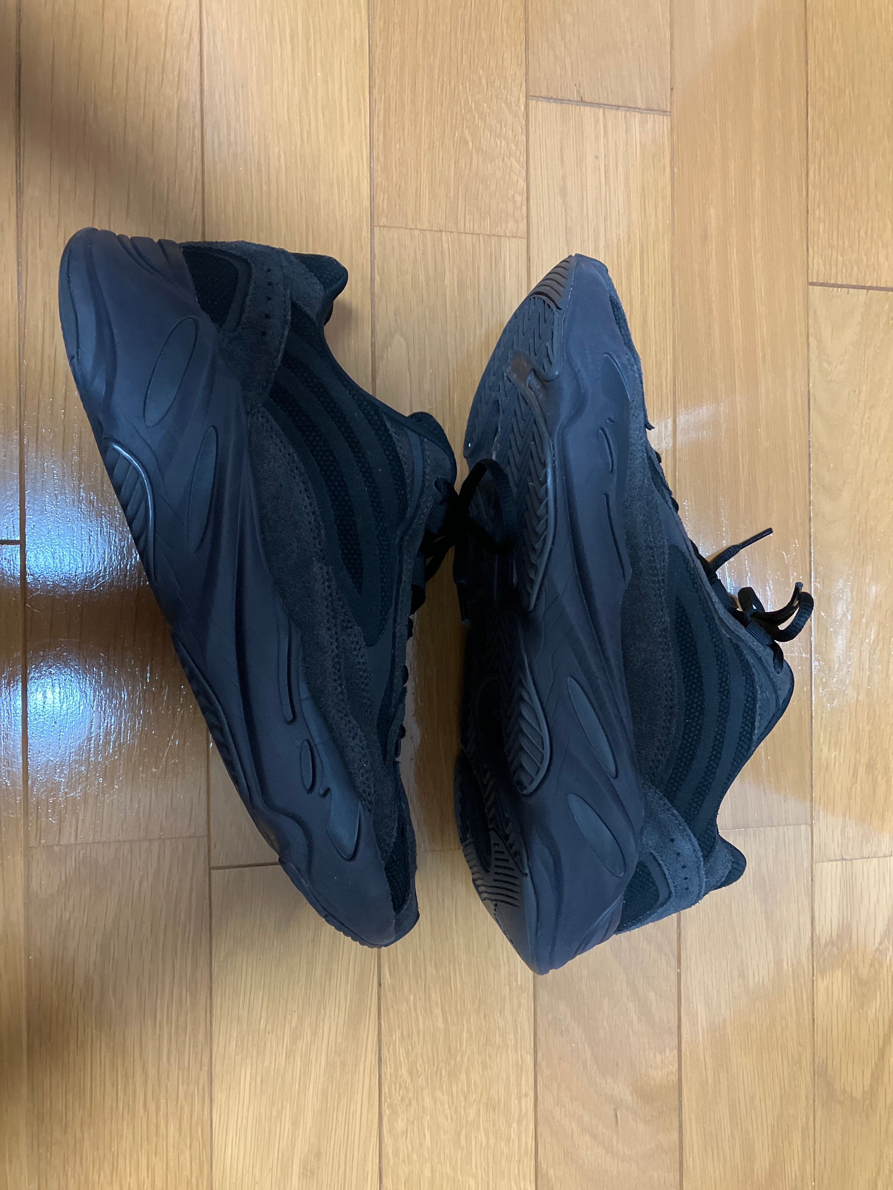adidas YEEZY BOOST 700 V2 "Vanta"